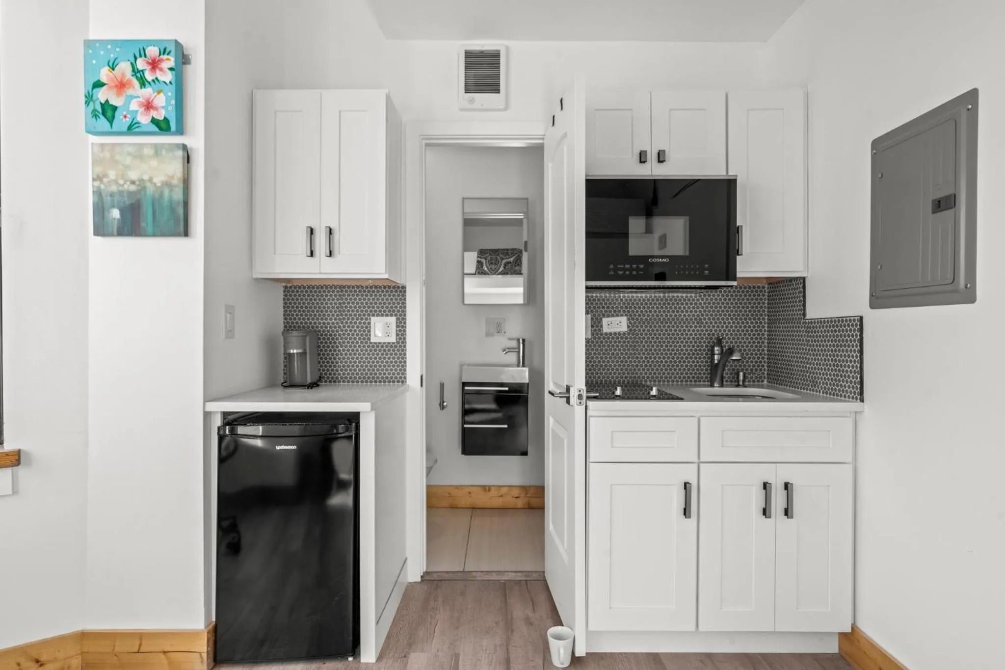 Kitchen or kitchenette in Goodseed Suites Philadephia Center