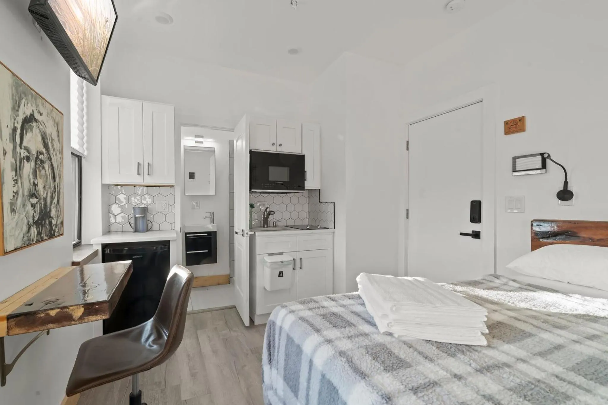 Photo of the whole room in Goodseed Suites Philadephia Center