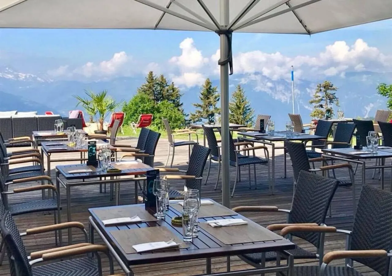 Restaurant/places to eat in Maison de Montagne de Bretaye accès par le train arrêt Bouquetin