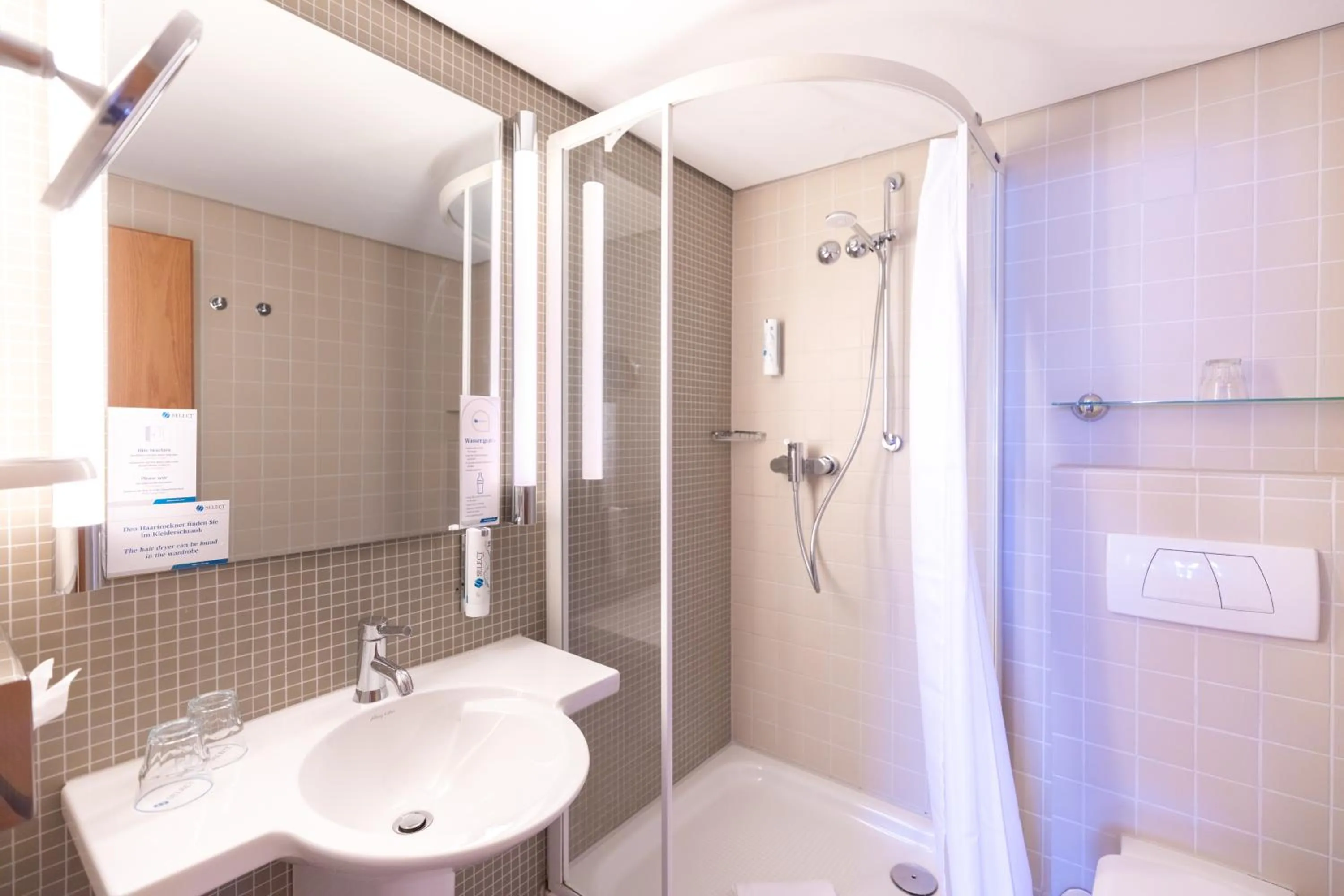 Shower in Select Hotel Silence Garden Köln