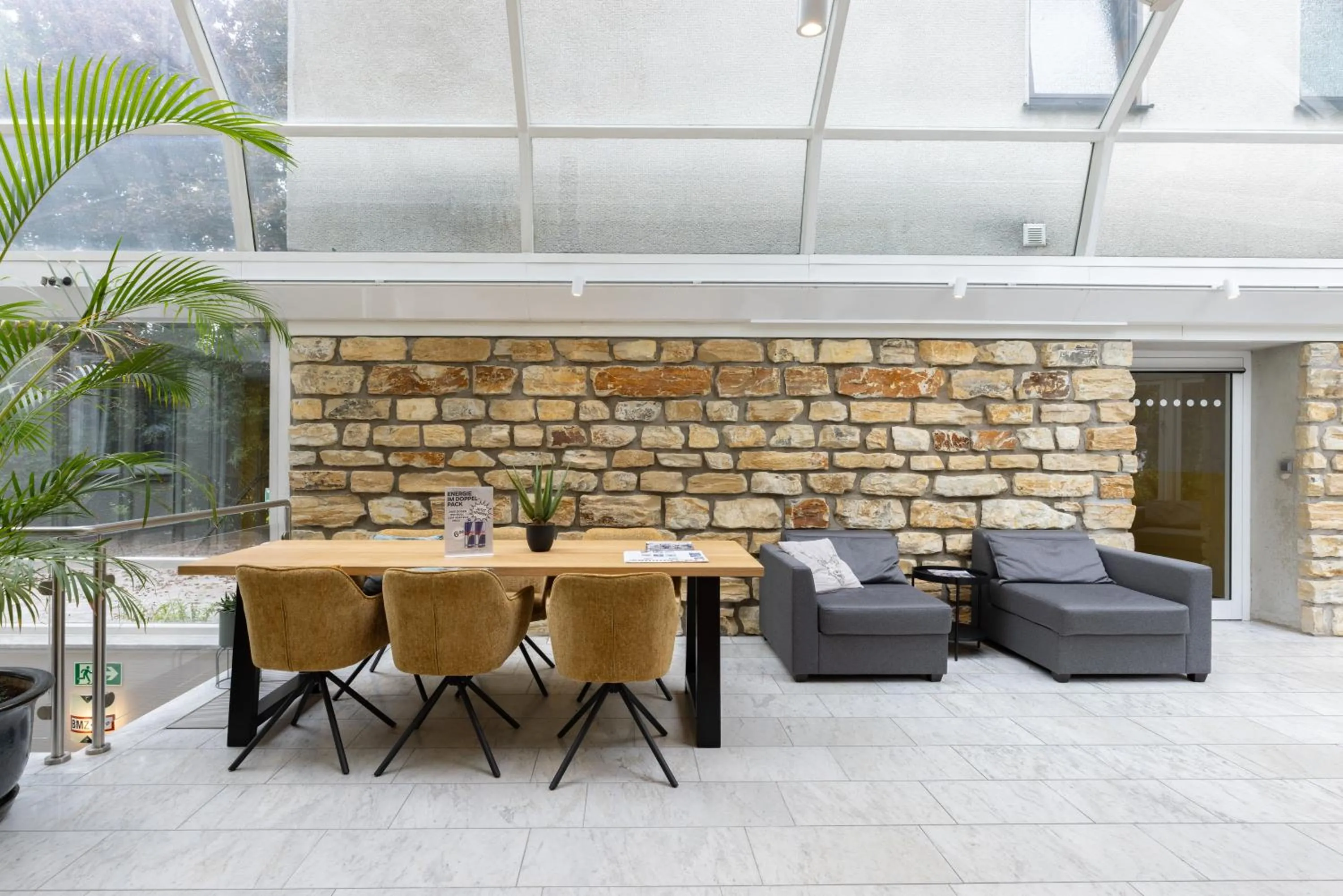 Lobby or reception in Garner Hotel Cologne East by IHG