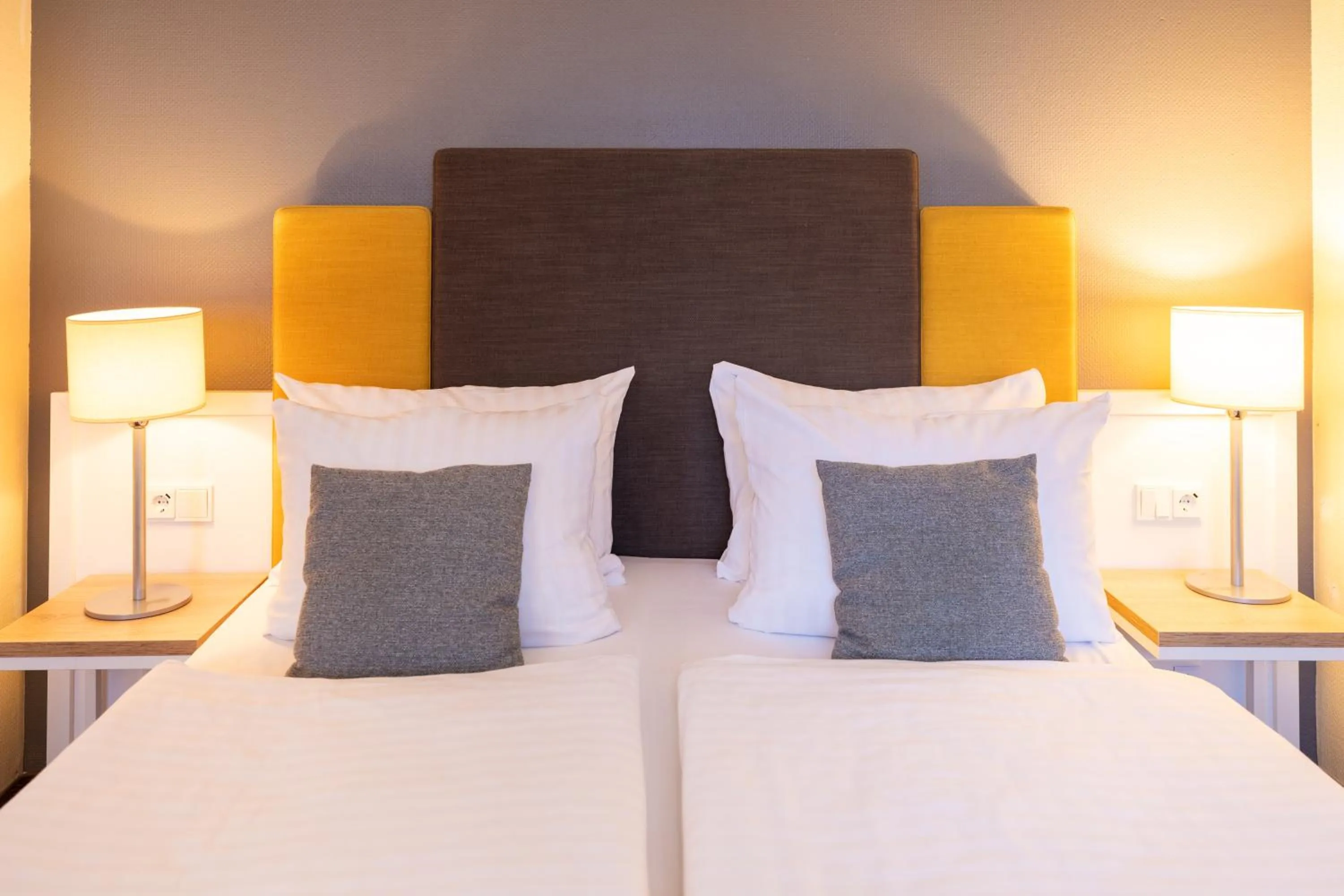 Bed in Select Hotel Silence Garden Köln