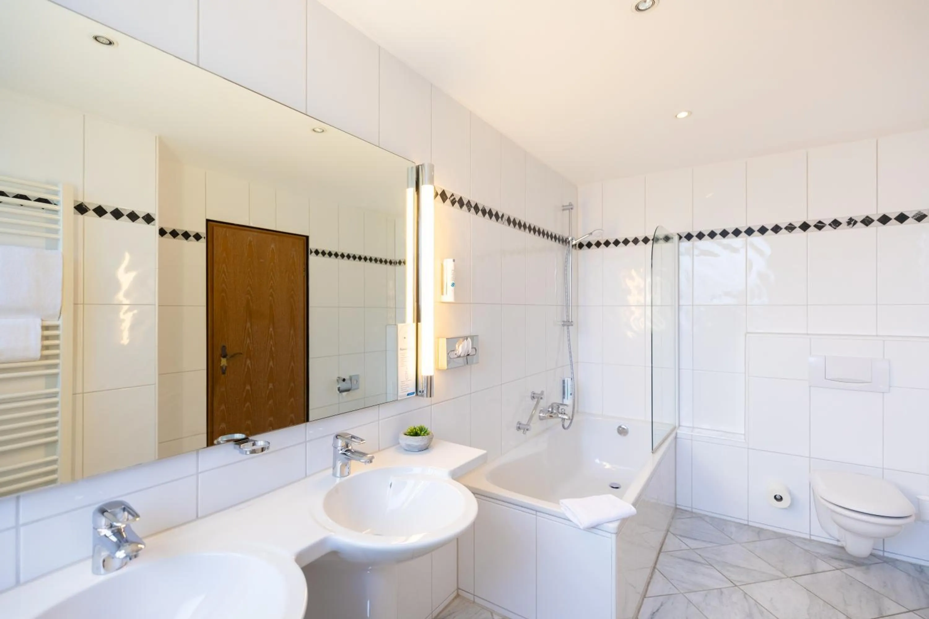 Shower in Select Hotel Silence Garden Köln