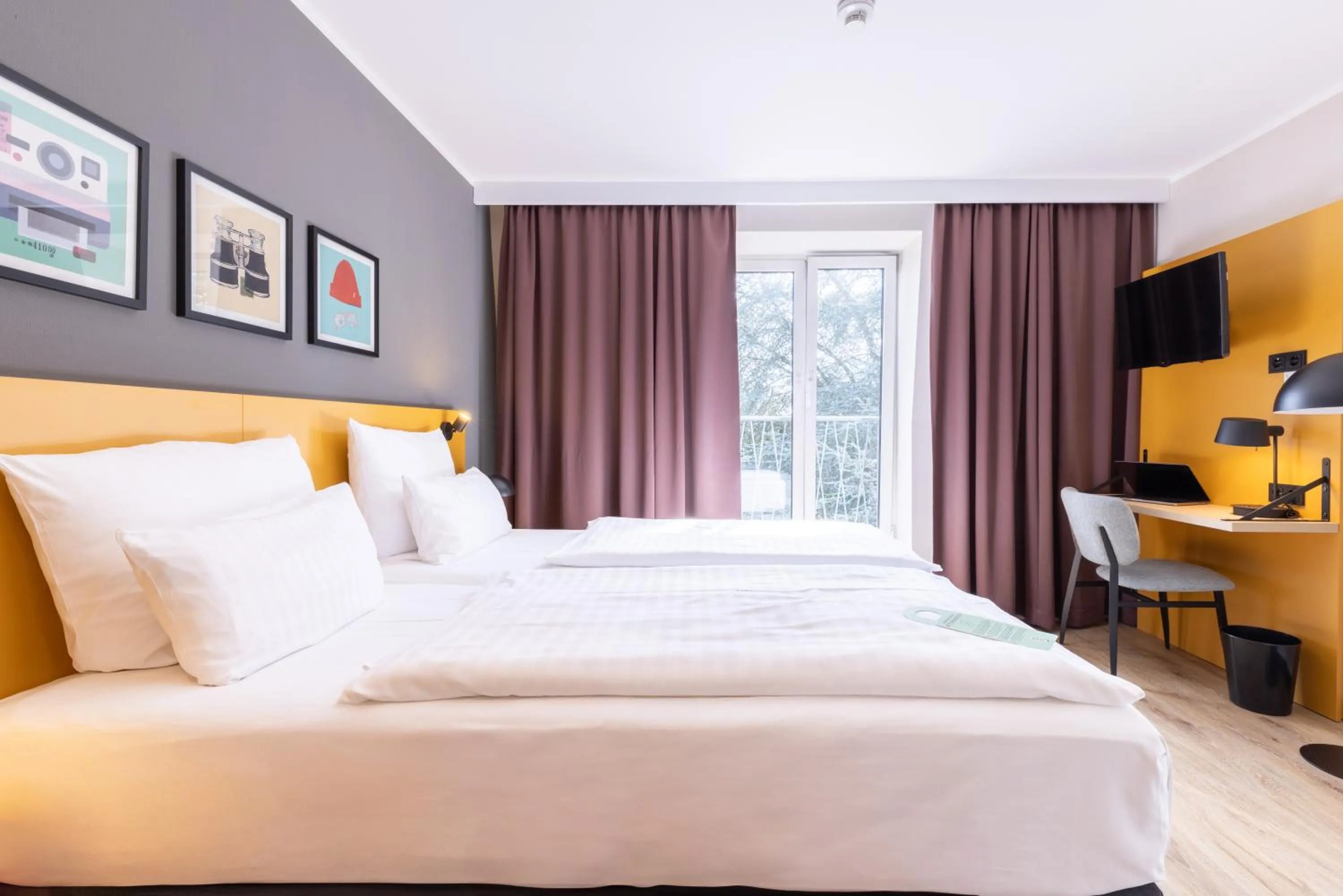 Photo of the whole room, Bed in Garner Hotel Cologne East by IHG