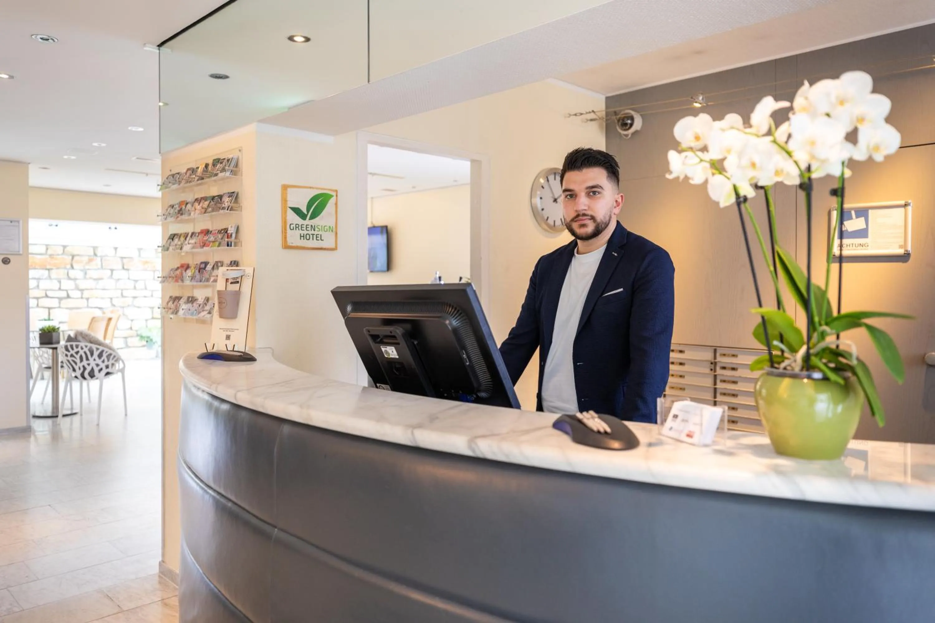 Lobby or reception in Select Hotel Silence Garden Köln