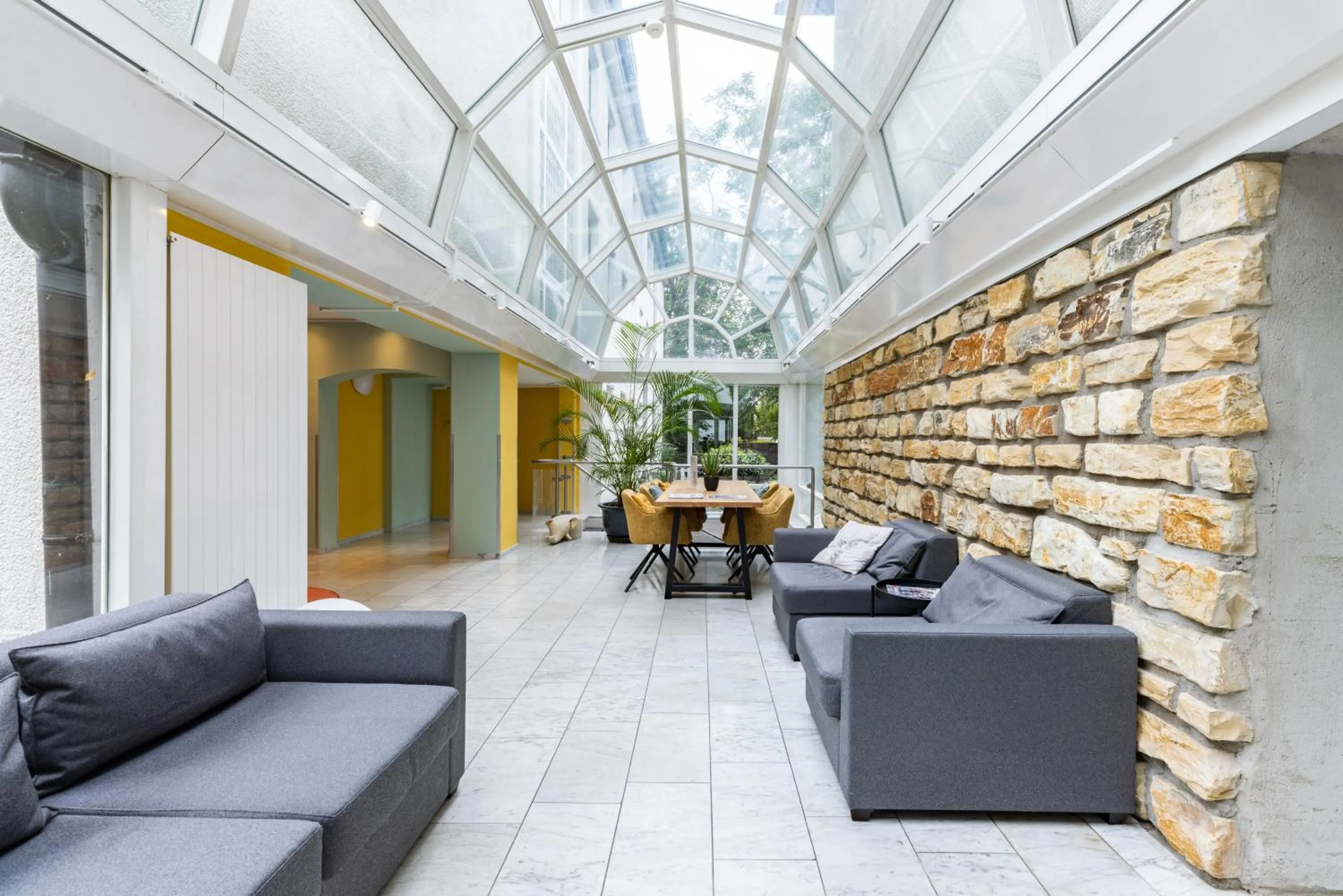 Lobby or reception in Garner Hotel Cologne East by IHG