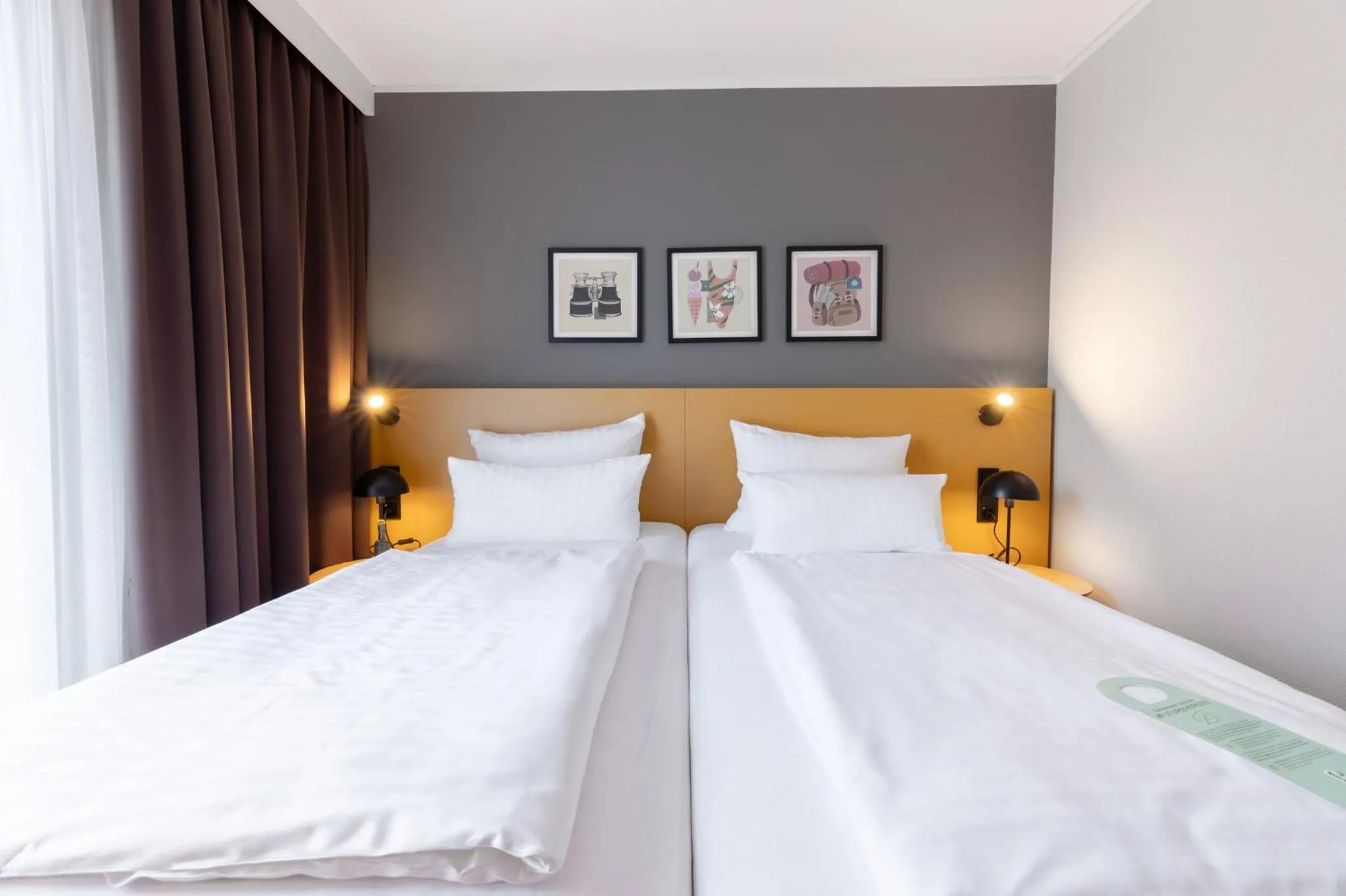 Photo of the whole room, Bed in Garner Hotel Cologne East by IHG