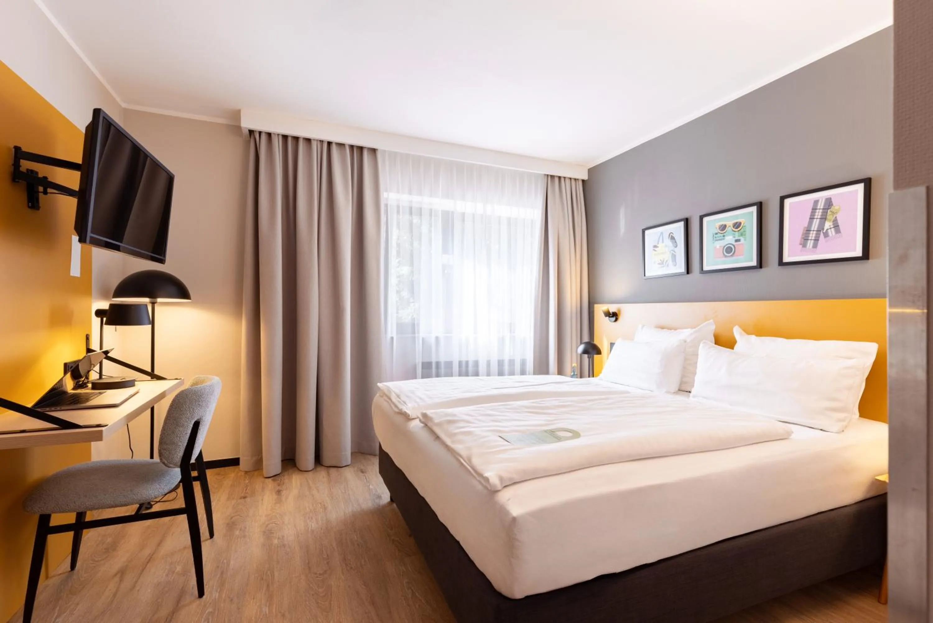 Photo of the whole room, Bed in Garner Hotel Cologne East by IHG