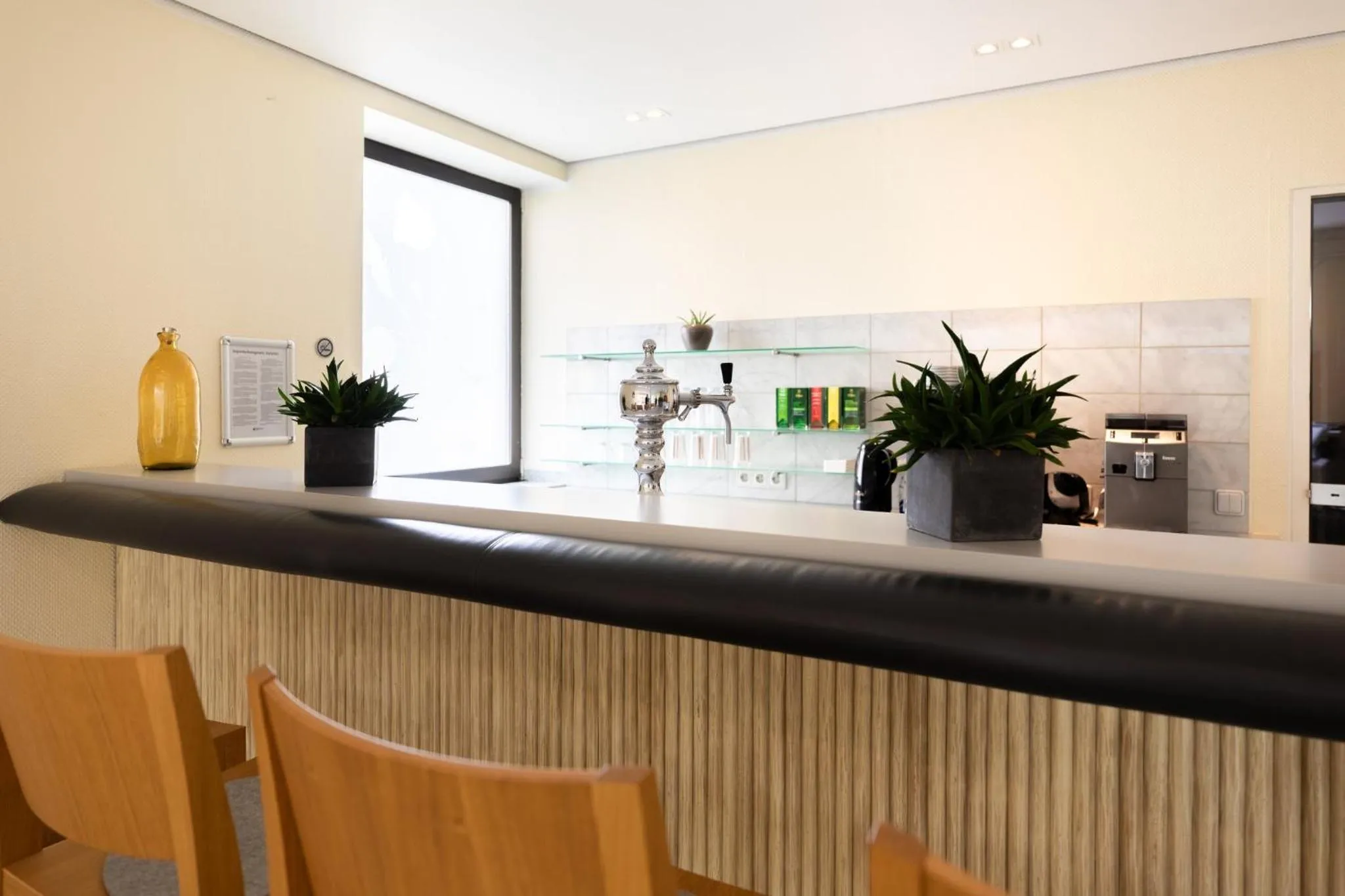 Lounge or bar in Garner Hotel Cologne East by IHG