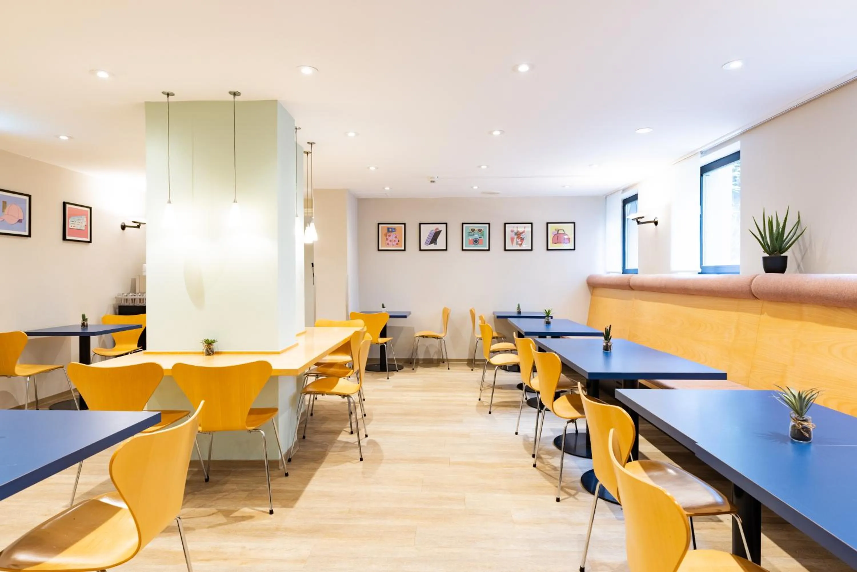 Restaurant/places to eat in Garner Hotel Cologne East by IHG