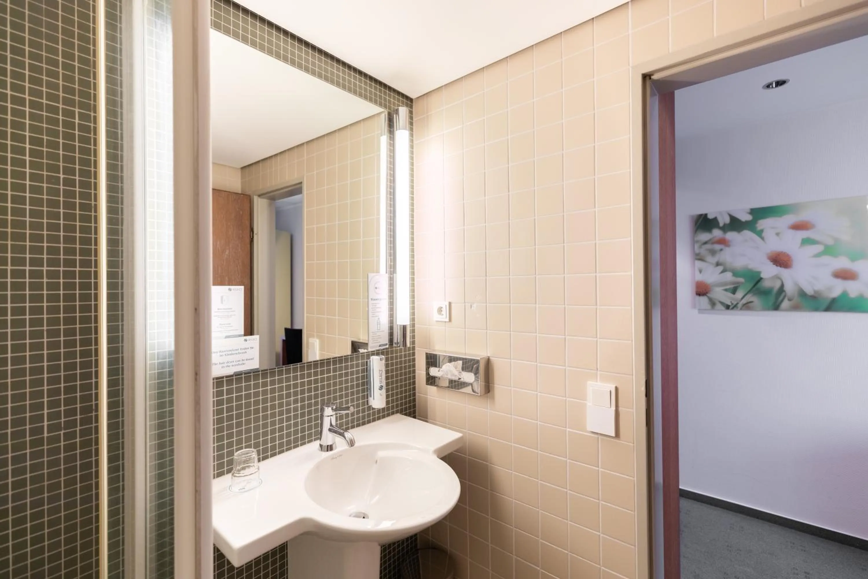 Shower in Select Hotel Silence Garden Köln