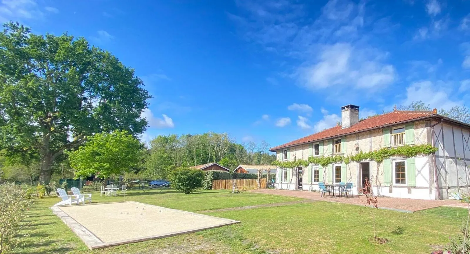 Property building in La résinière de pirique