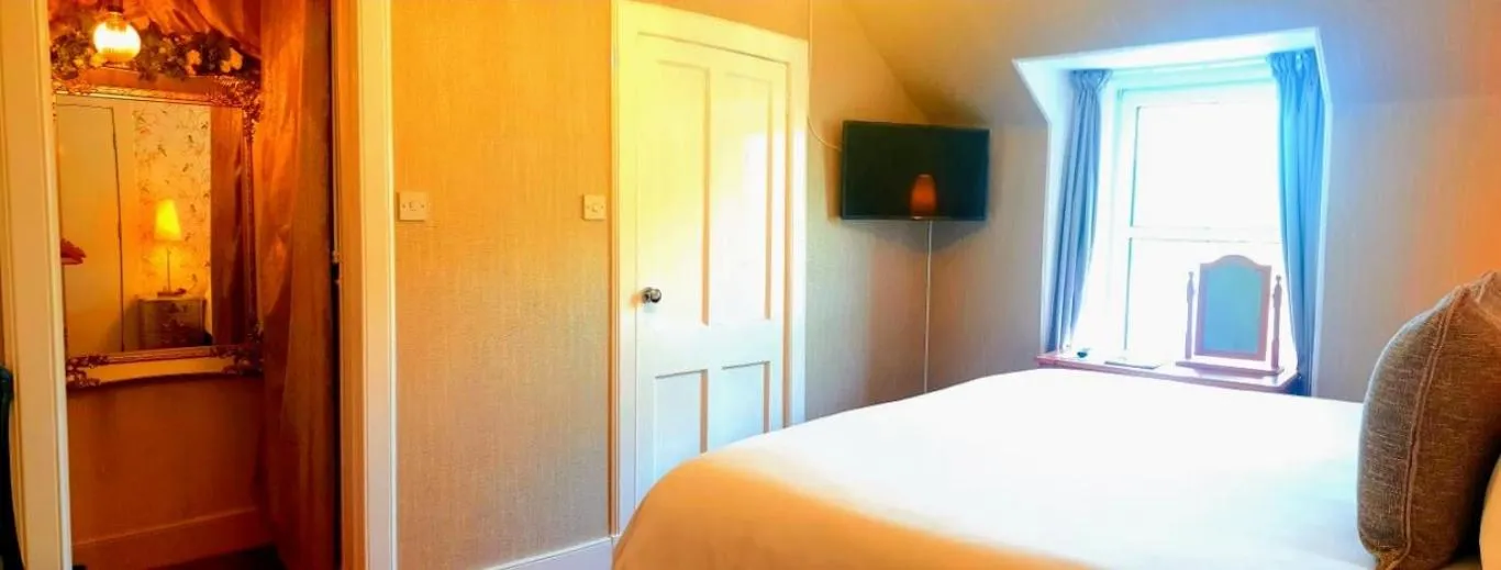 Bedroom, Bed in The Osprey Hotel