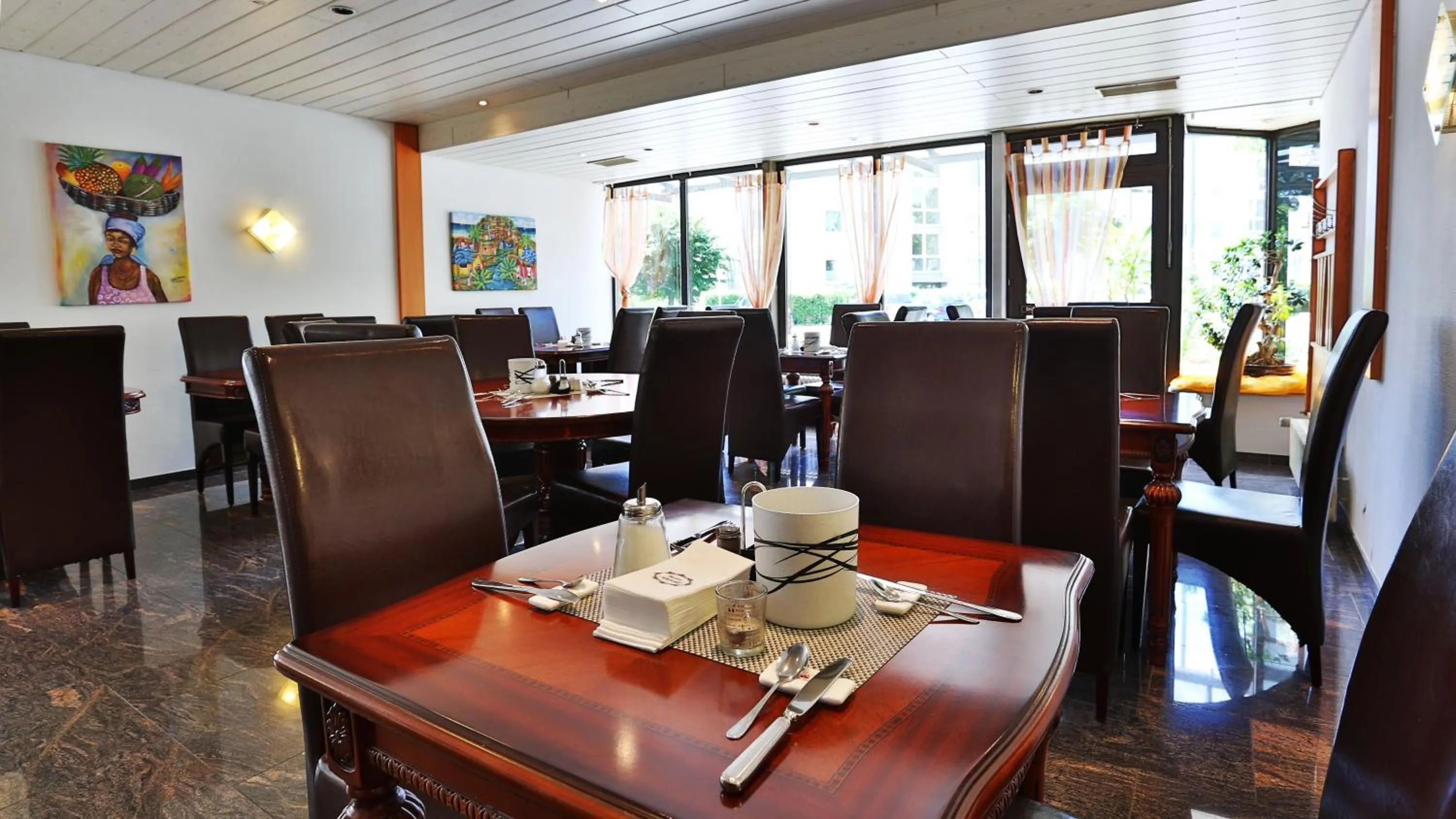 Restaurant/places to eat in Hotel Maurer