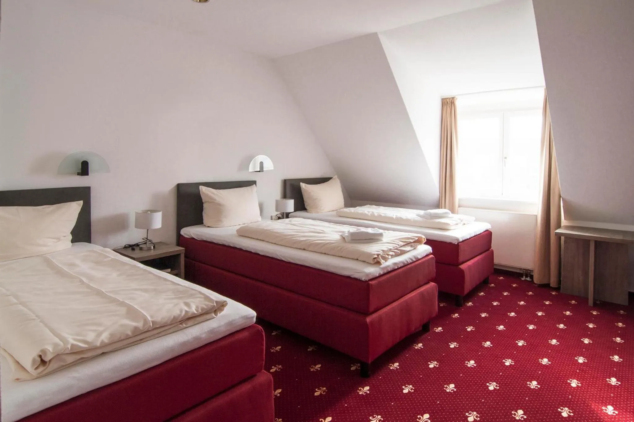 Bedroom, Bed in Hotel Maurer