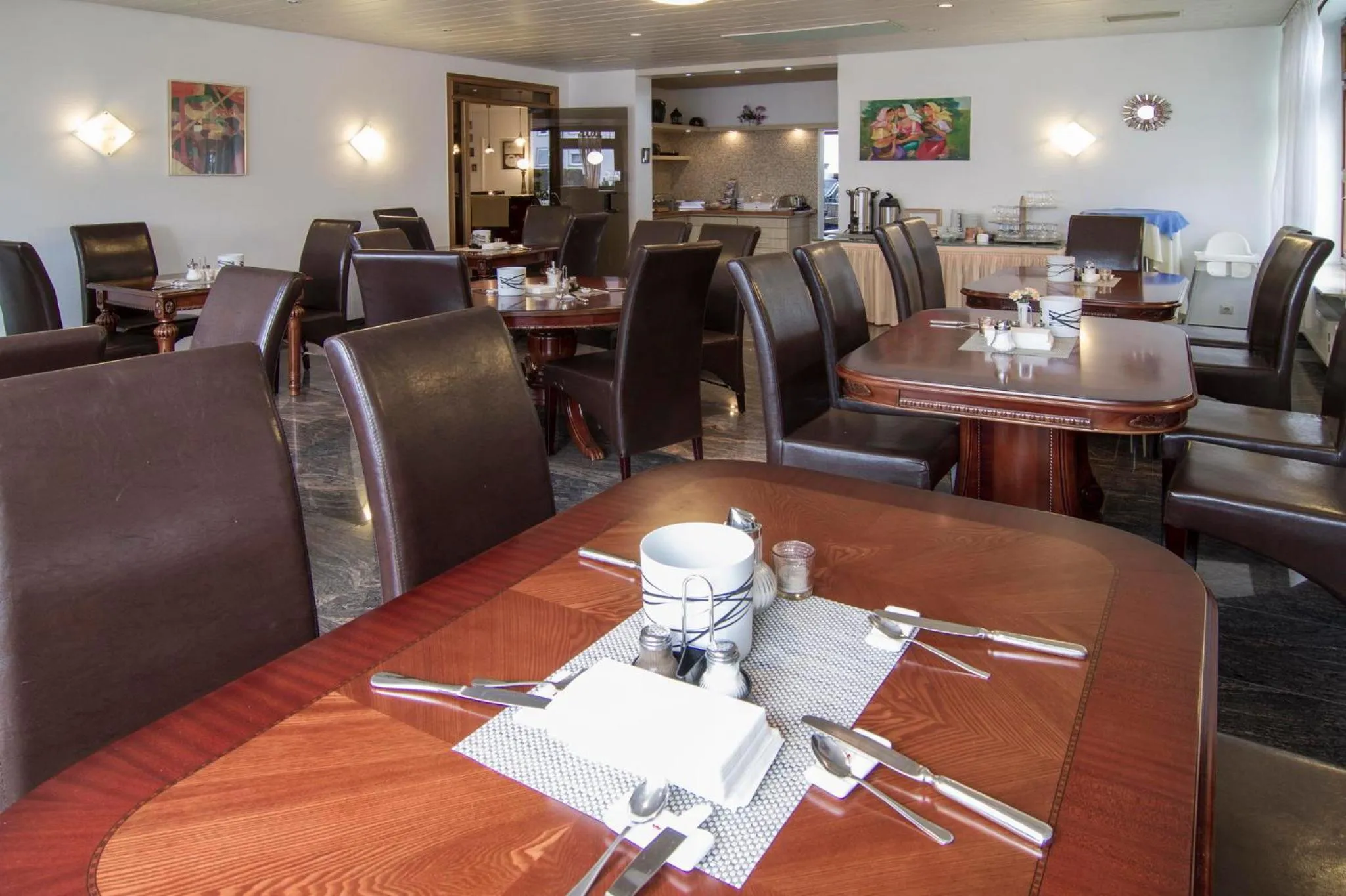 Restaurant/places to eat in Hotel Maurer