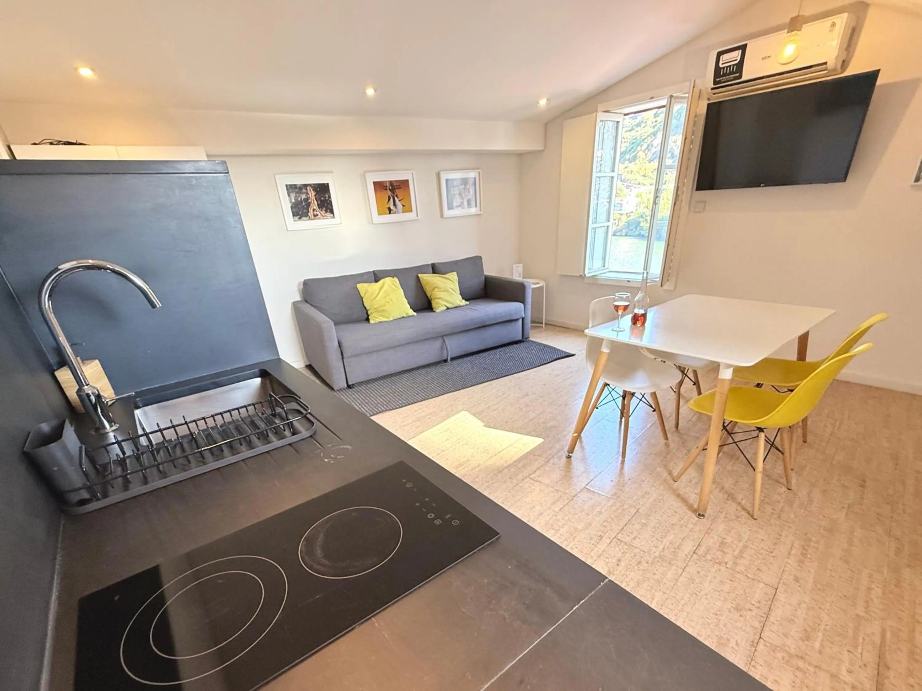 TV and multimedia in Ribeira Cinema Apartments