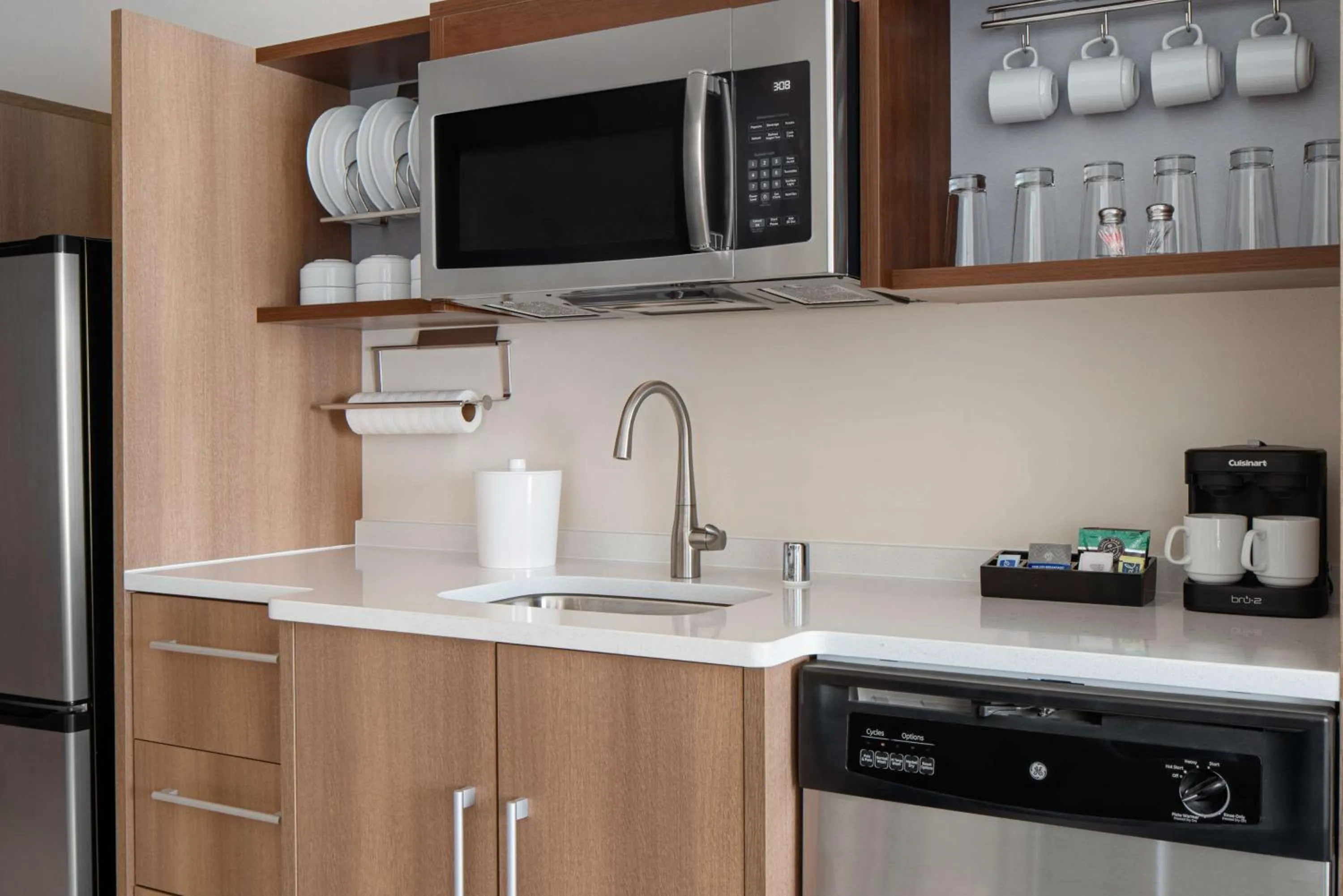 Kitchen or kitchenette in Home2 Suites By Hilton Carlsbad New Mexico