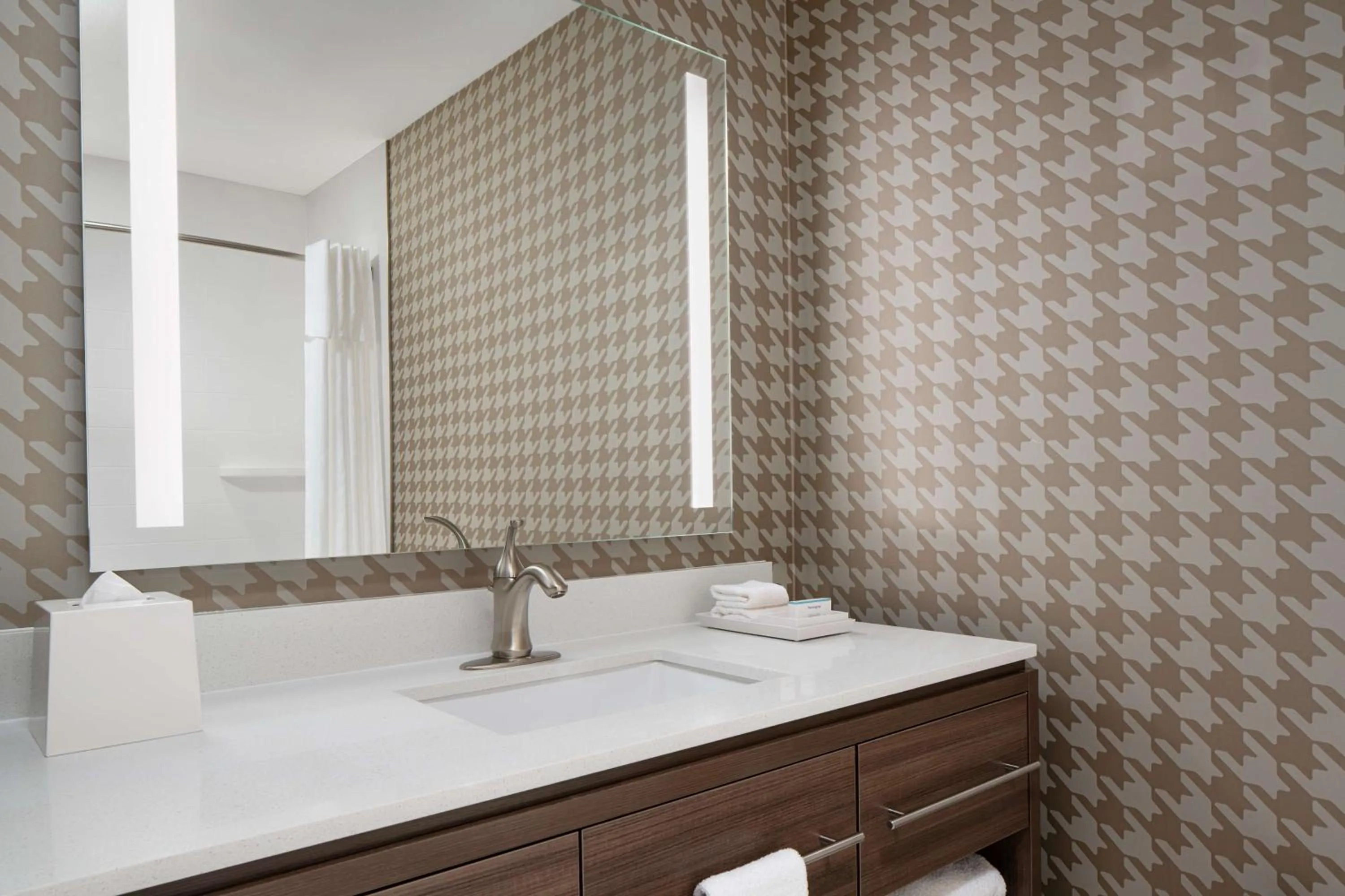 Bathroom, Bed in Home2 Suites By Hilton Carlsbad New Mexico