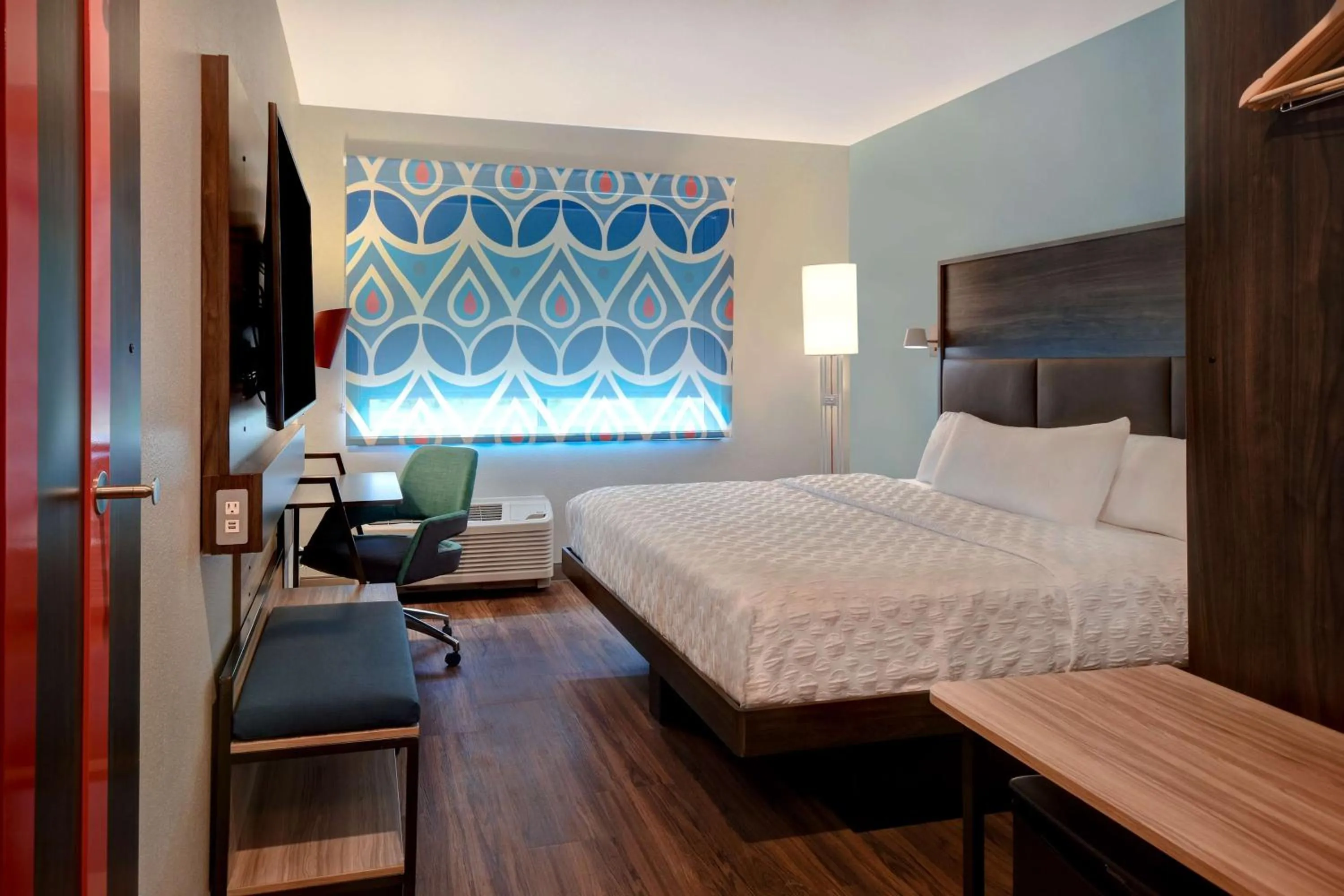 Bed in Tru By Hilton Auburn, In