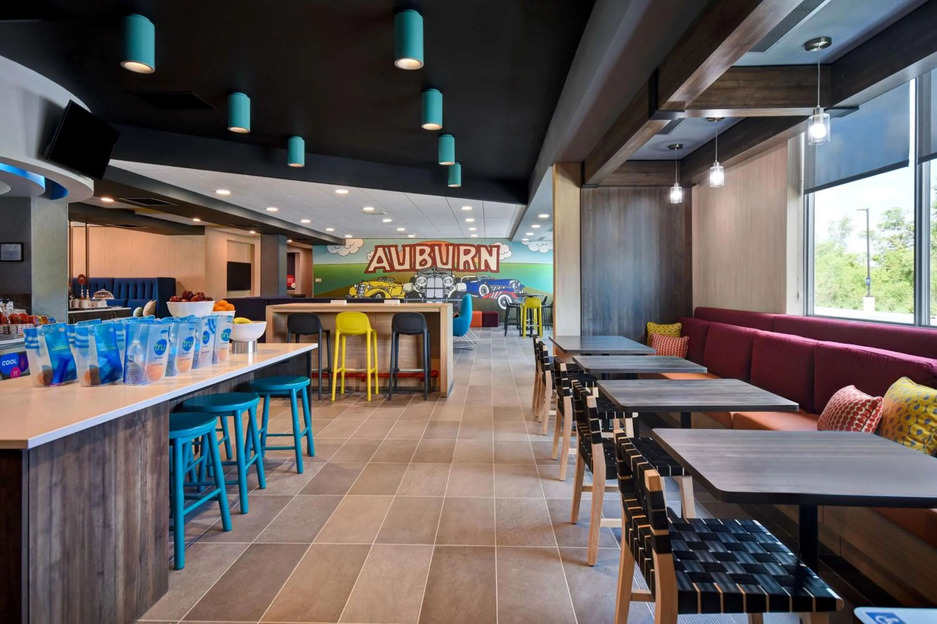 Breakfast in Tru By Hilton Auburn, In