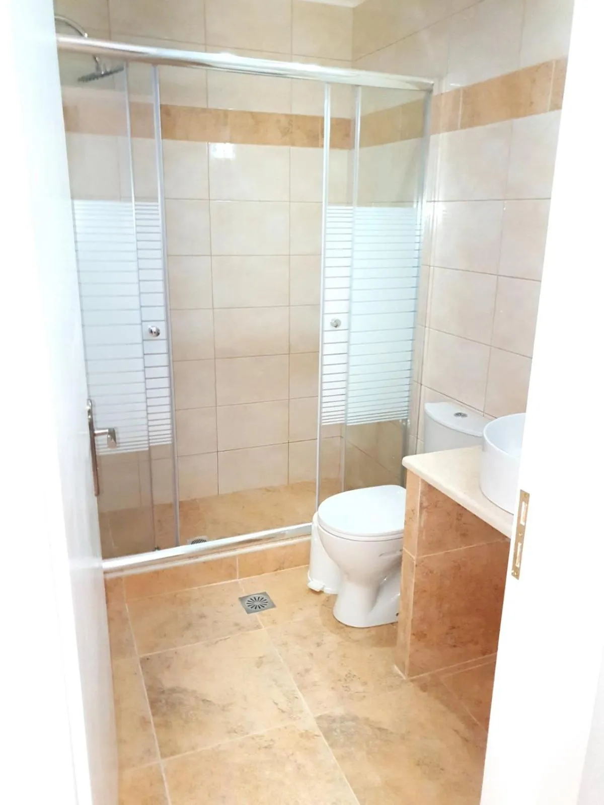 Shower in Nuevo Vista