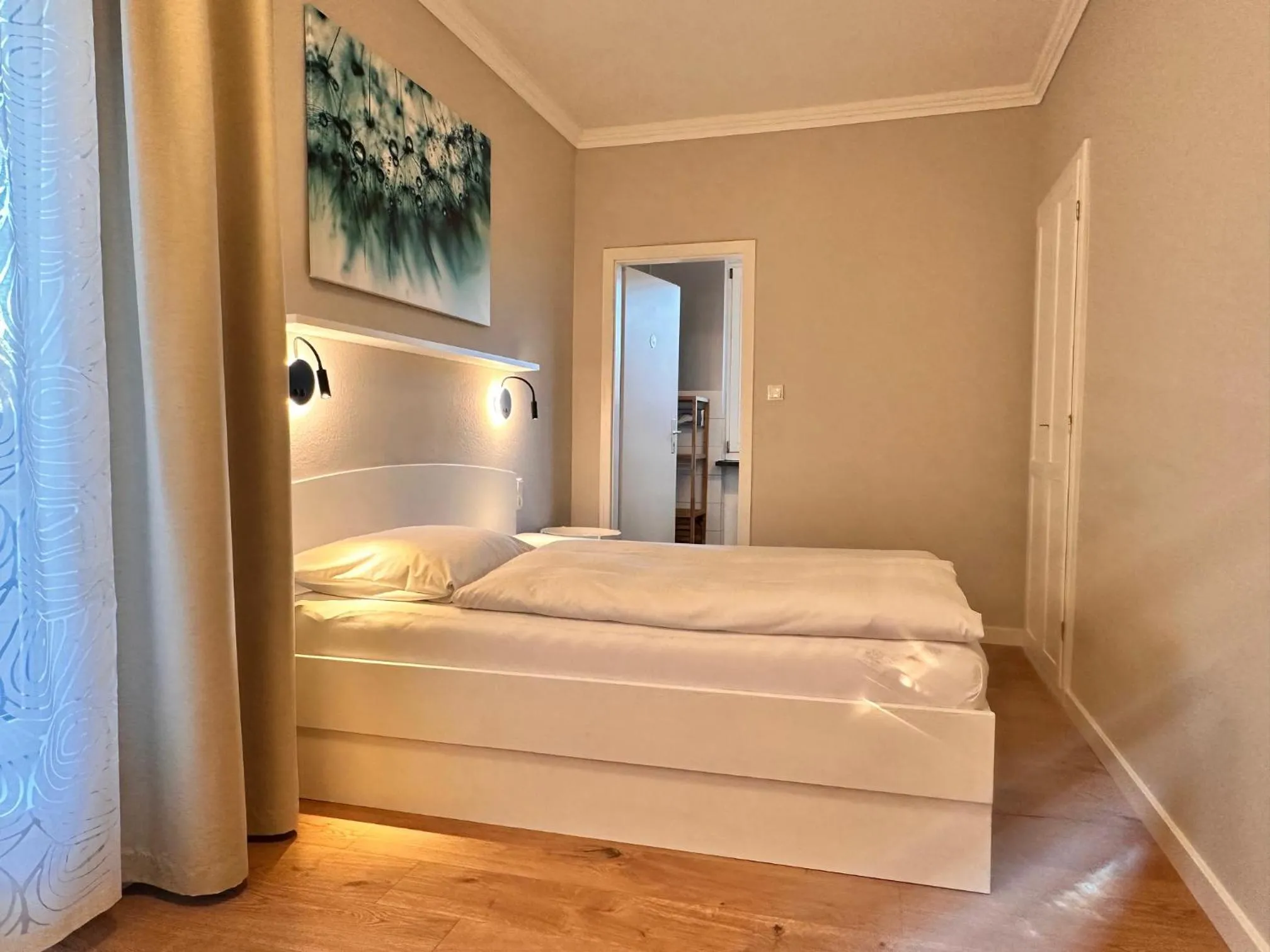 Photo of the whole room, Bed in Hotel Villa Solln - free parking