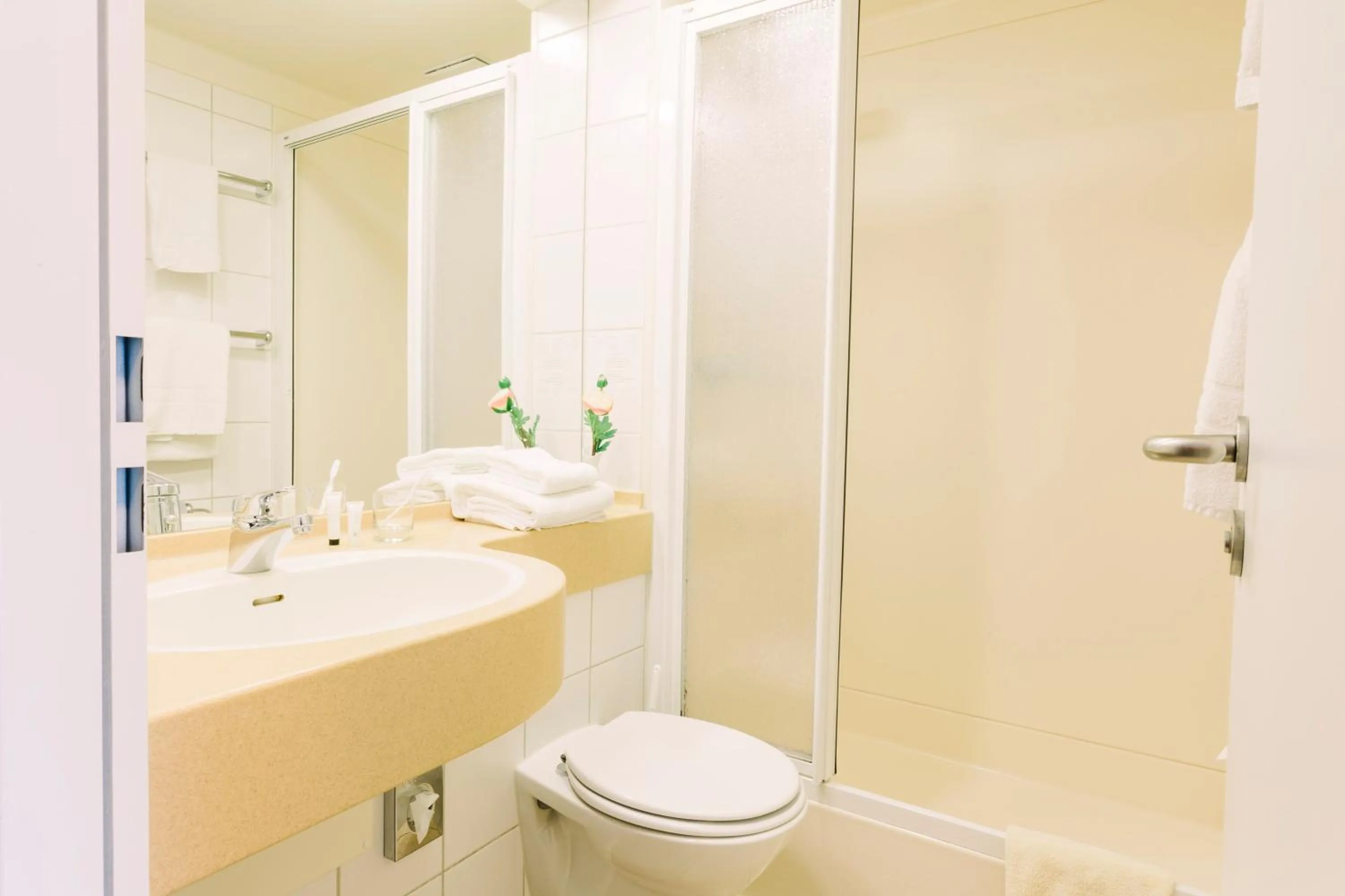 Bathroom in Hotel Villa Solln - free parking