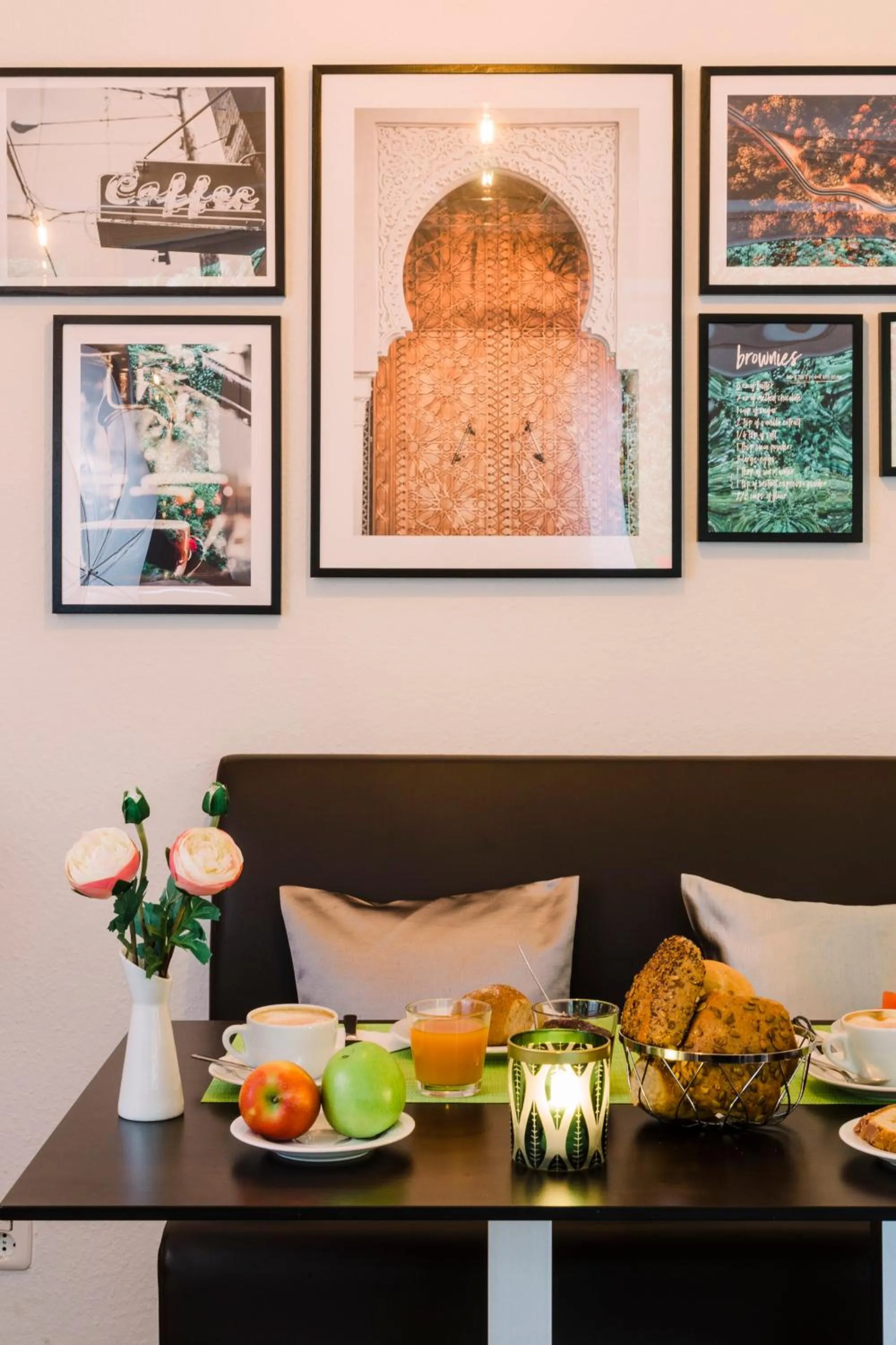 Breakfast in Hotel Villa Solln - free parking