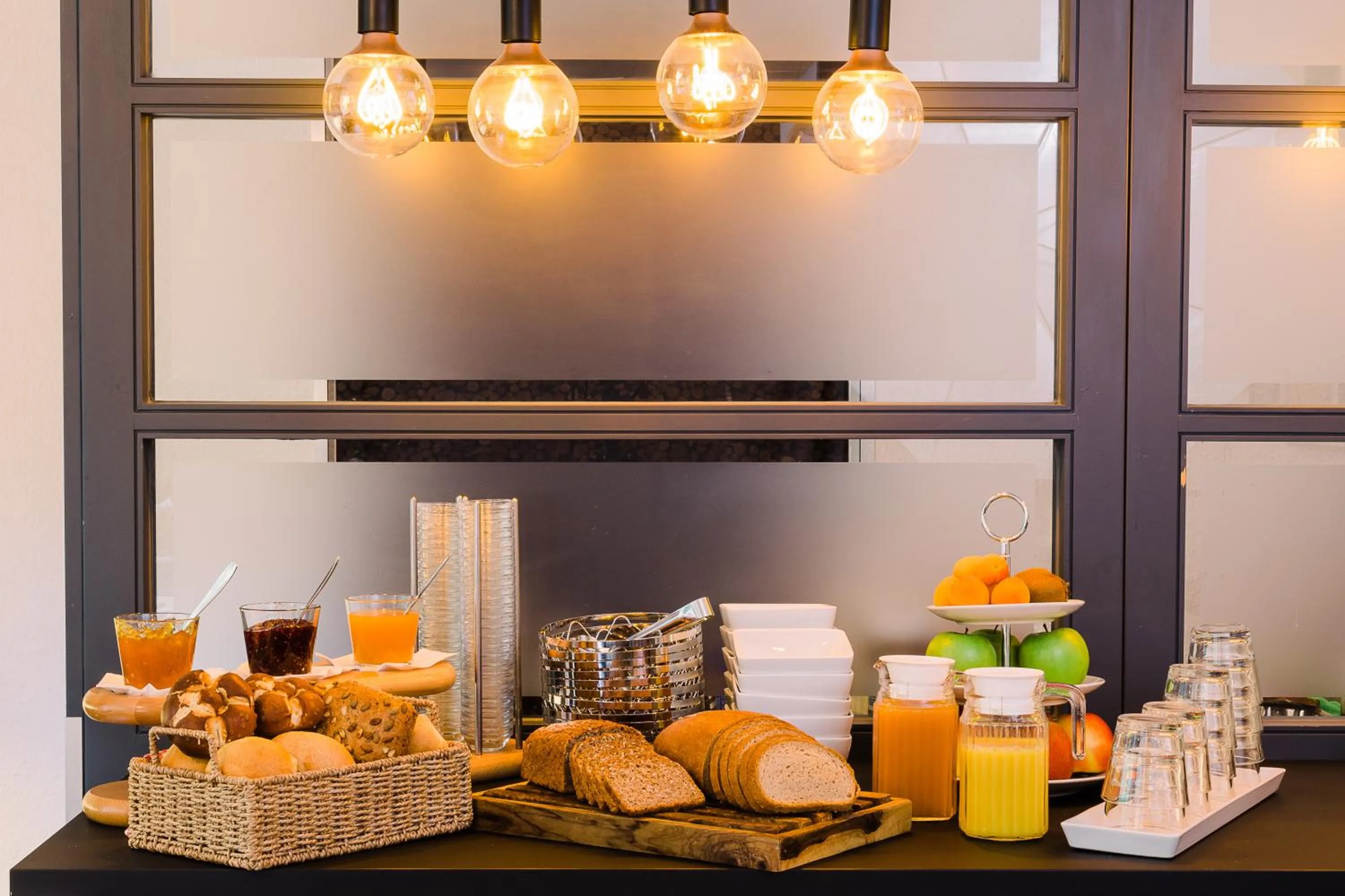 Hiking in Hotel Villa Solln - free parking