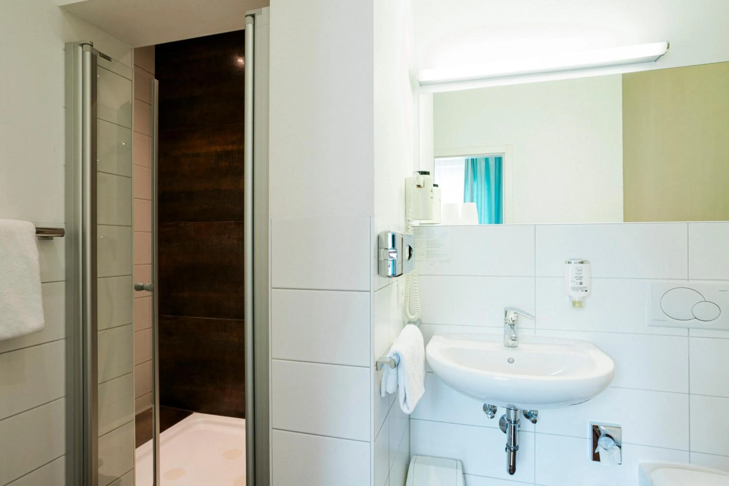 Bathroom in Hotel Villa Solln - free parking