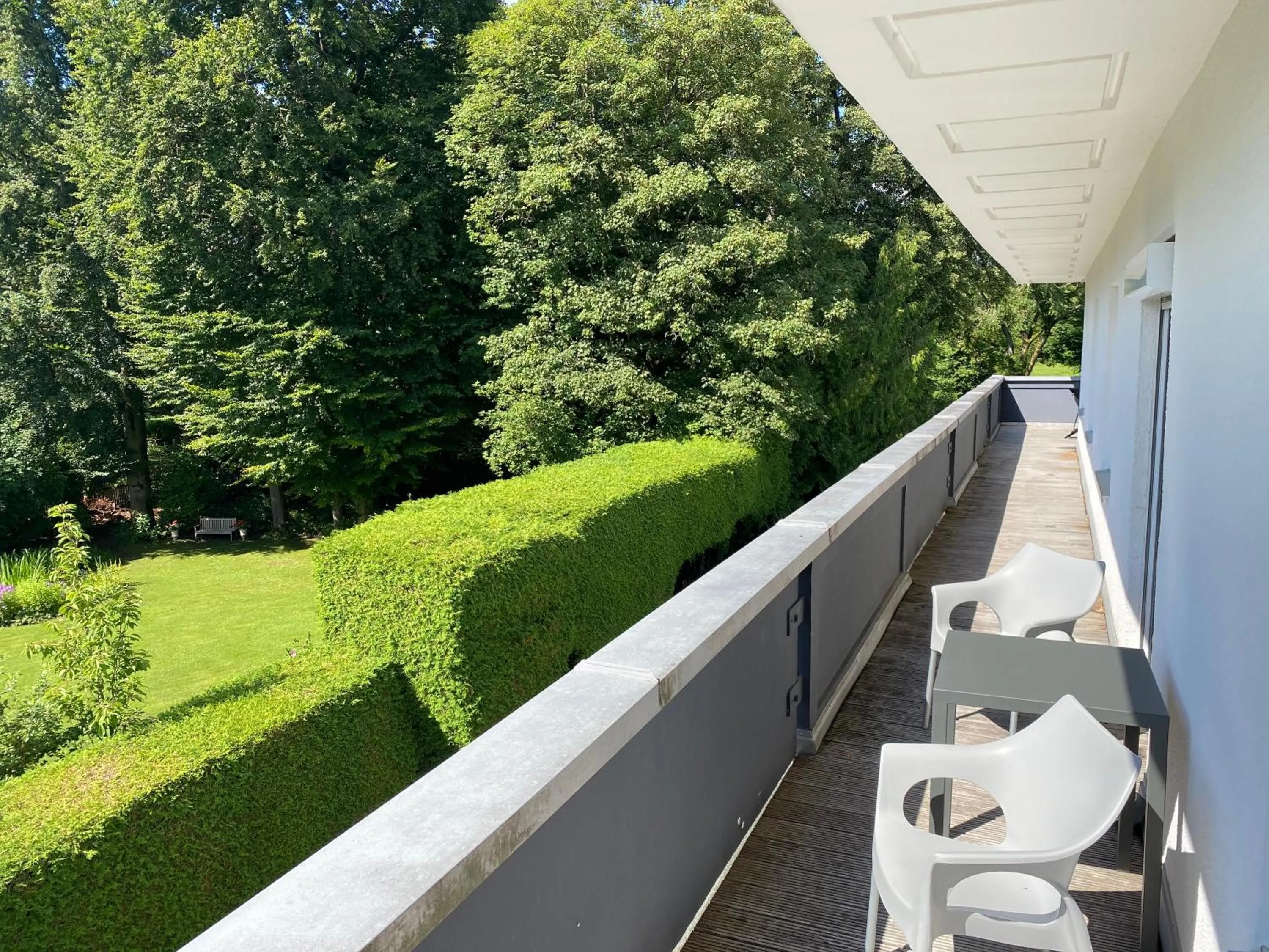 Property building in Hotel Villa Solln - free parking