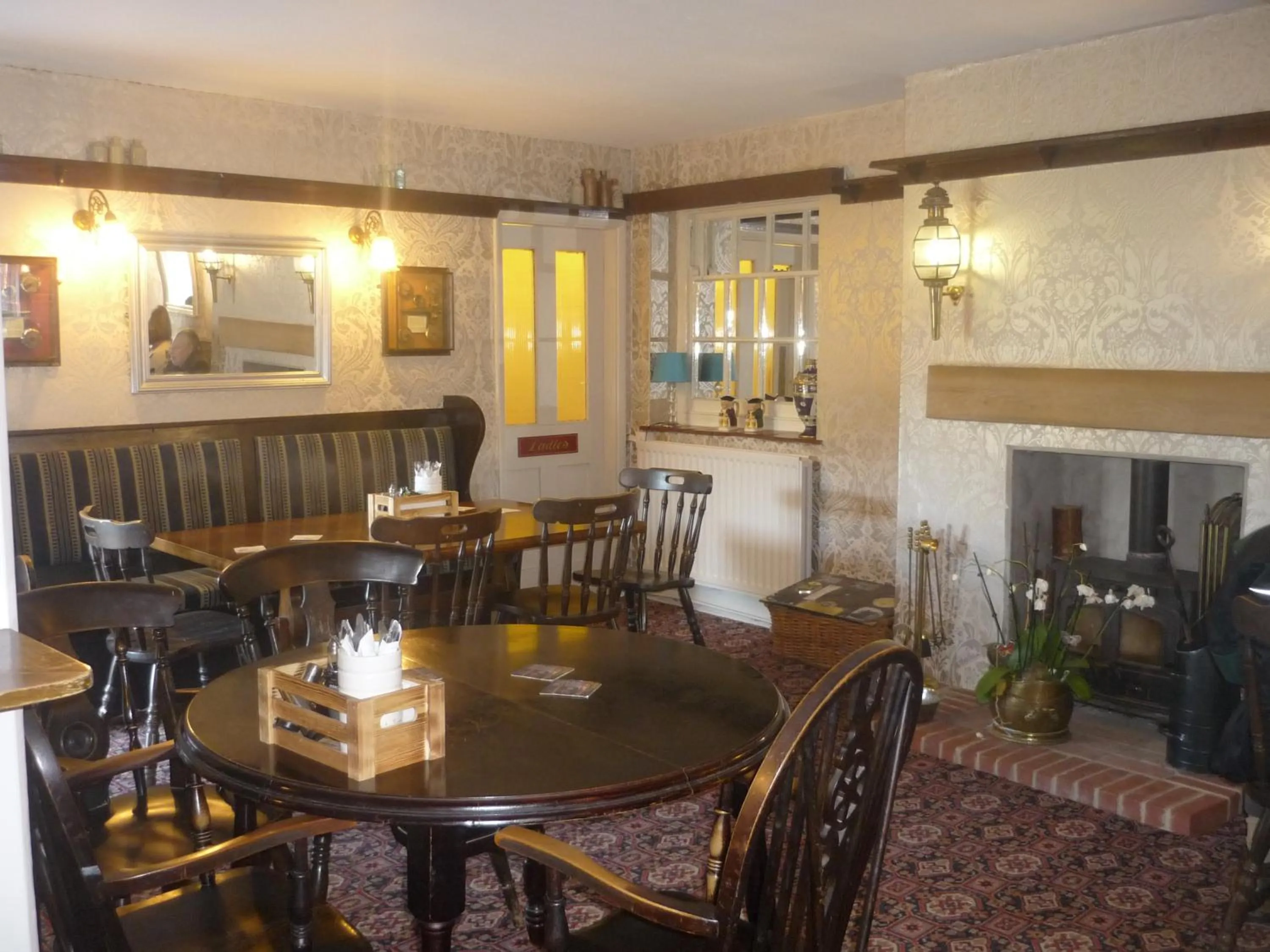 Restaurant/places to eat in The Darnley Arms