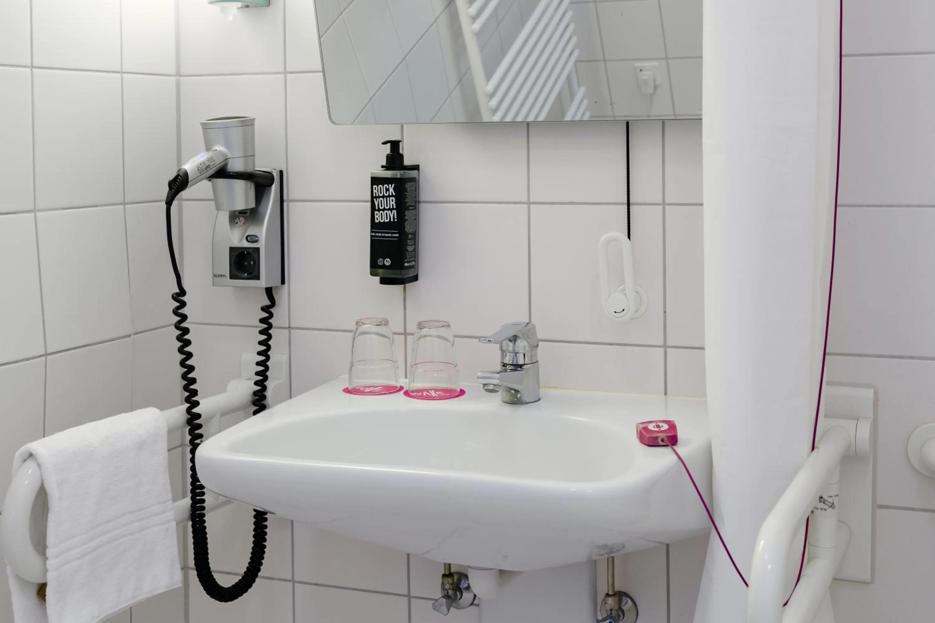 Bathroom in ibis Hotel Hamburg St. Pauli Messe