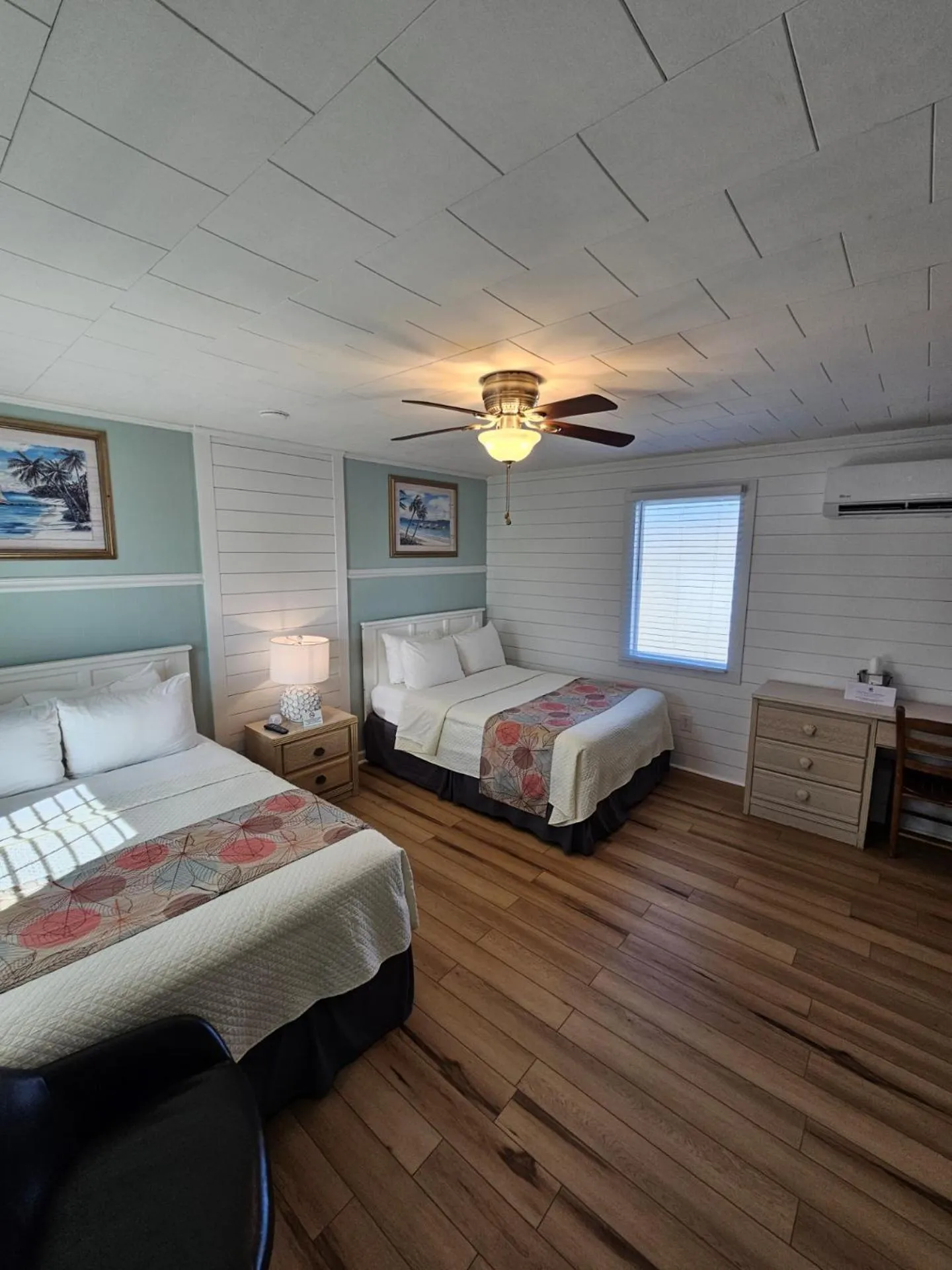 Bed in Island Guesthouse and Motel OBX