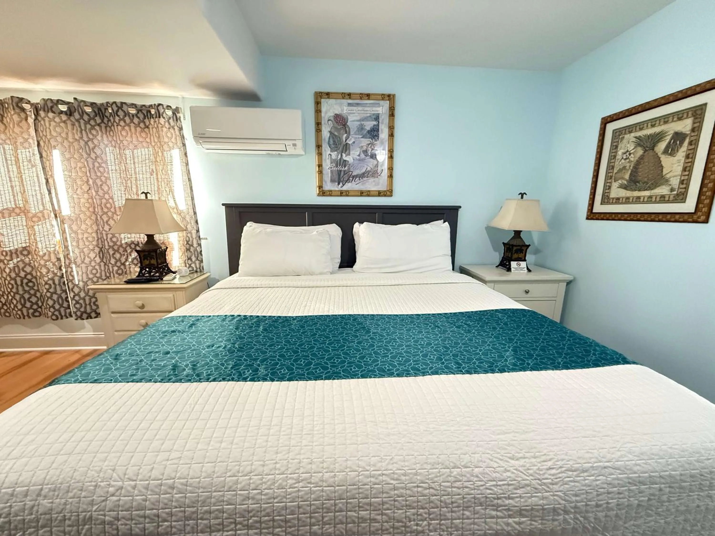 Bed in Island Guesthouse and Motel OBX