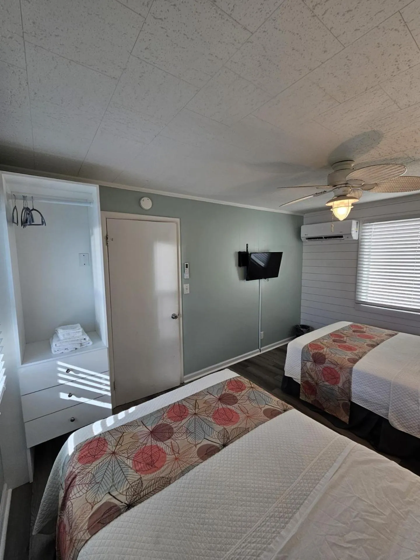 Bed in Island Guesthouse and Motel OBX