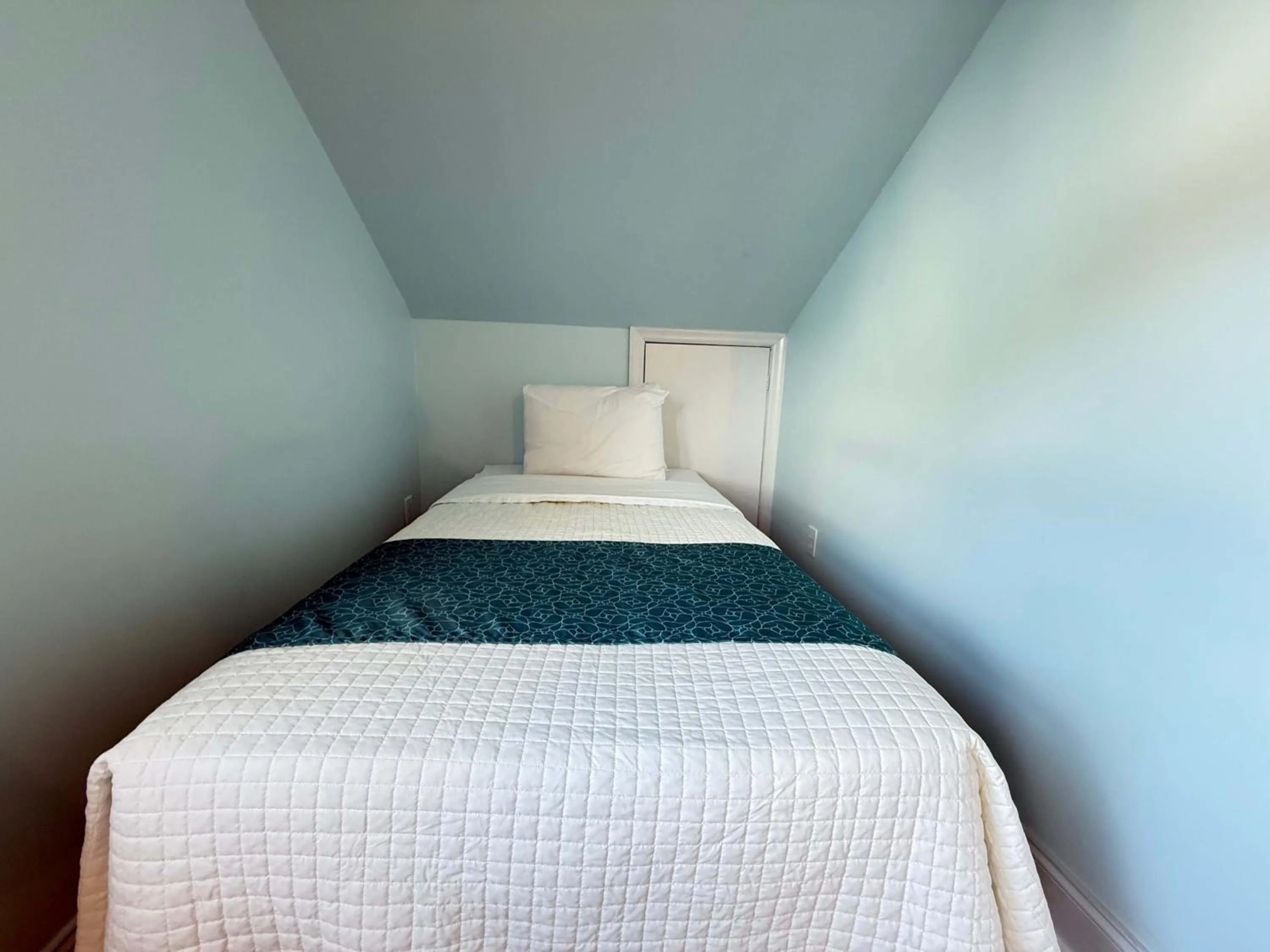 Bed in Island Guesthouse and Motel OBX