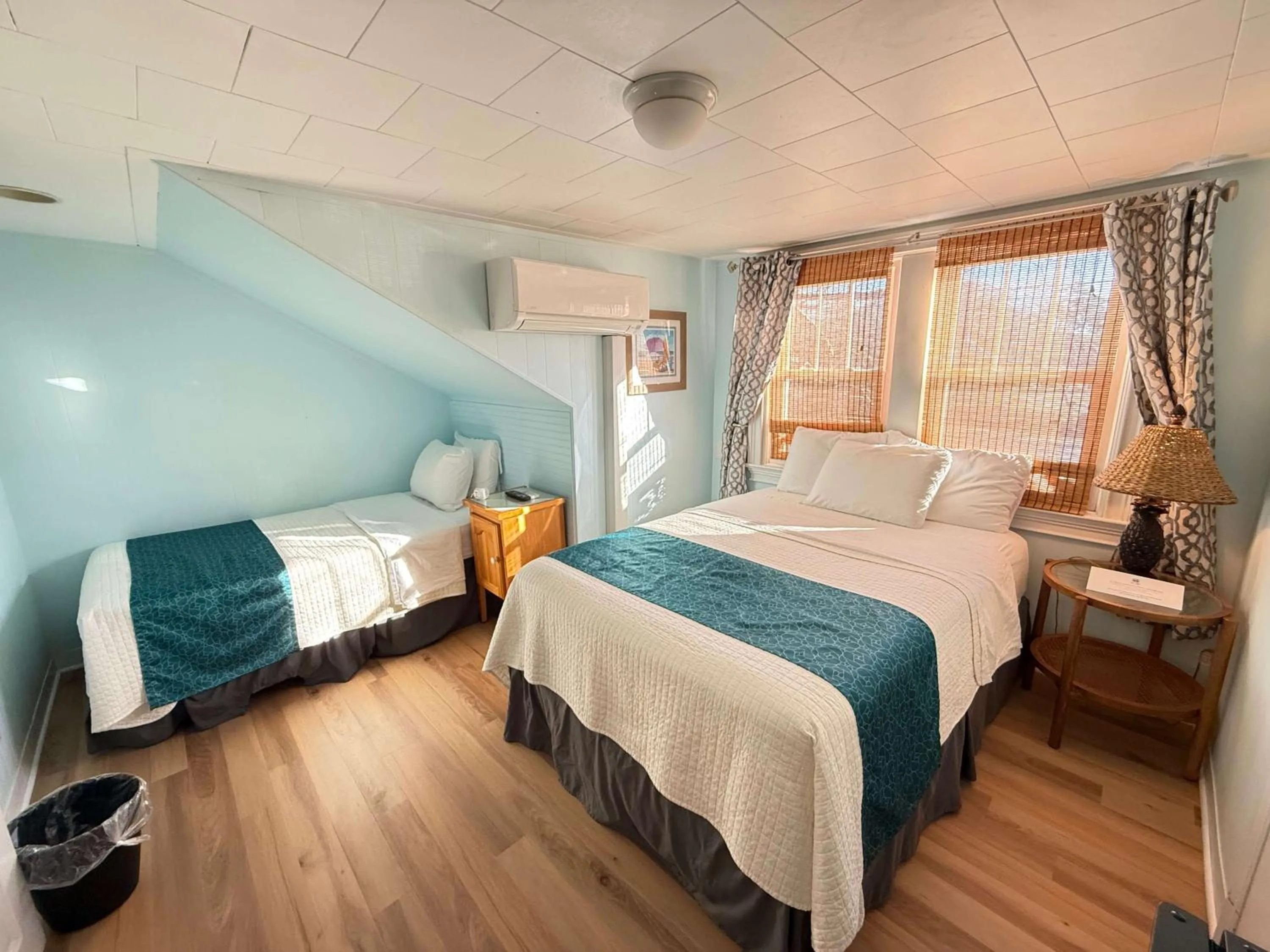 Bed in Island Guesthouse and Motel OBX