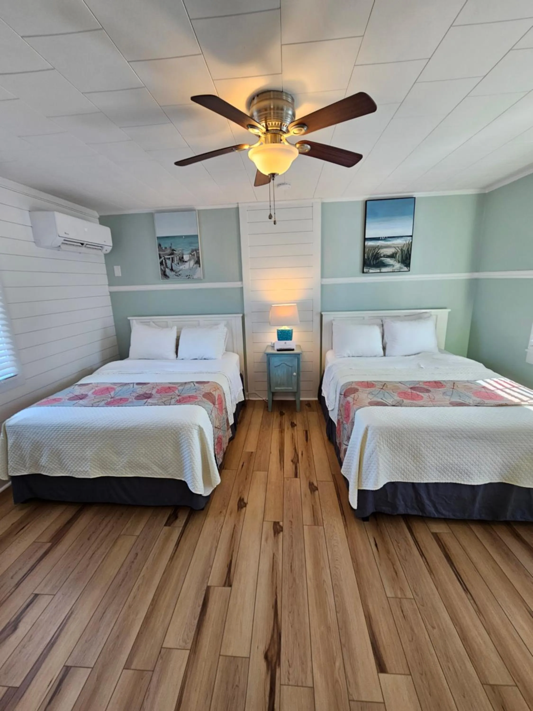 Bed in Island Guesthouse and Motel OBX