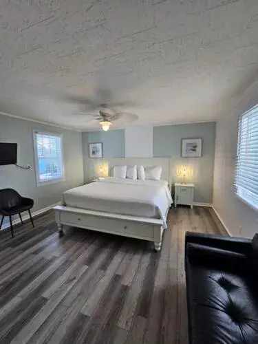 Deluxe King Studio in Island Guesthouse and Motel OBX Deluxe King Studio in Island Guesthouse and Motel OBX