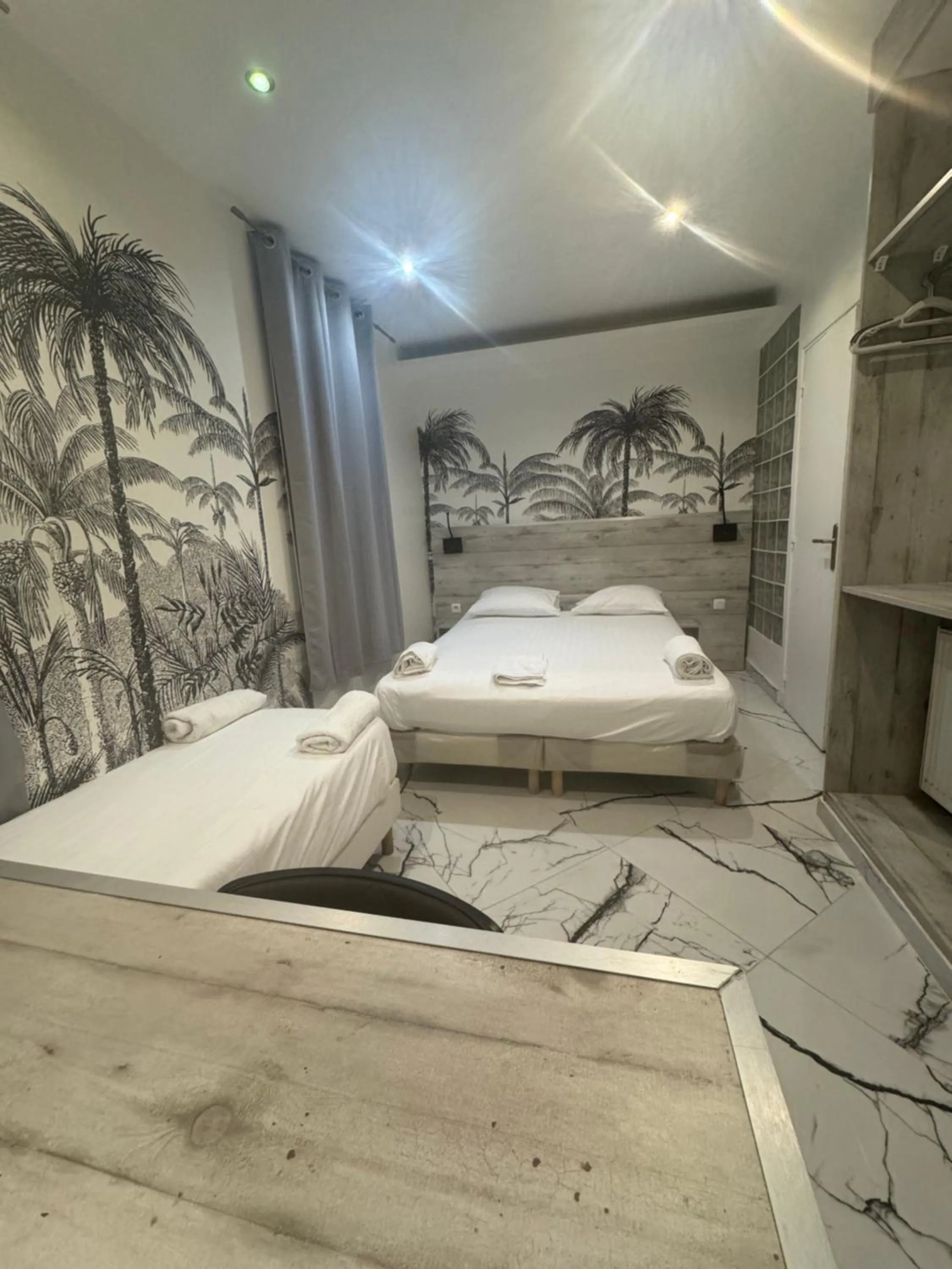 Twin Room in Modern's Hotel