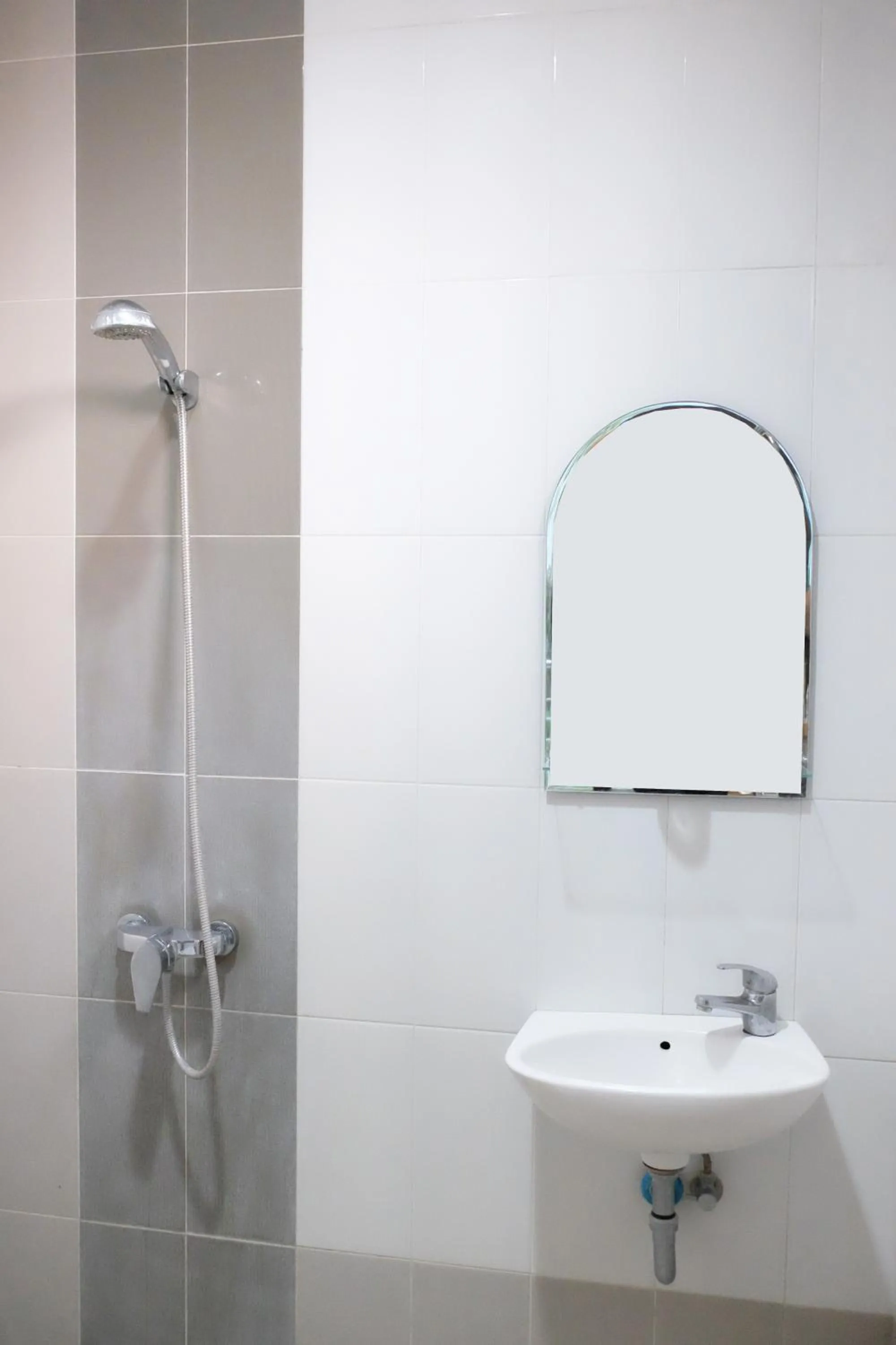 Bathroom in Gapura Residence Airport Semarang by Sinergi