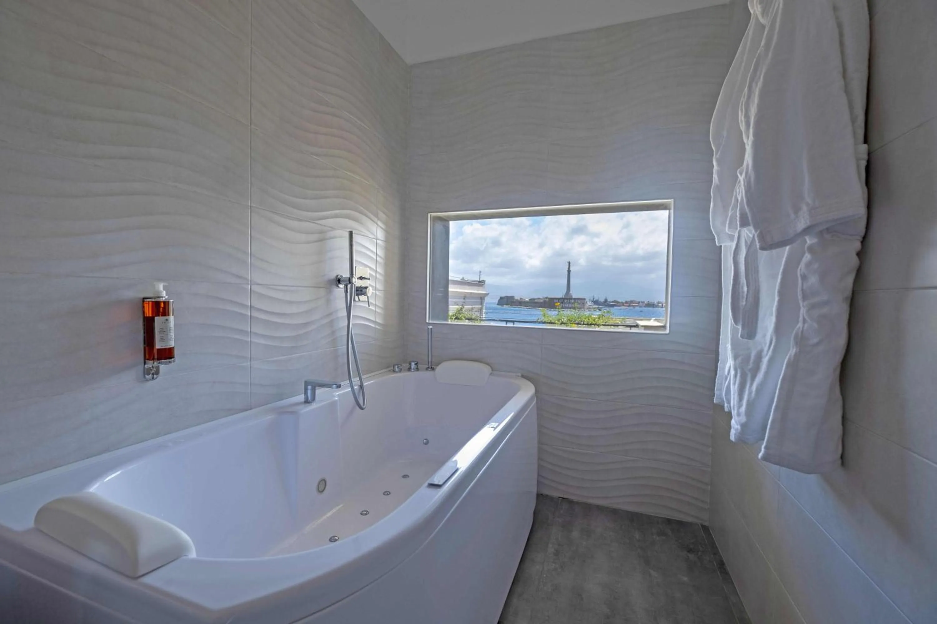 Bath in Miti Dello Stretto B&B