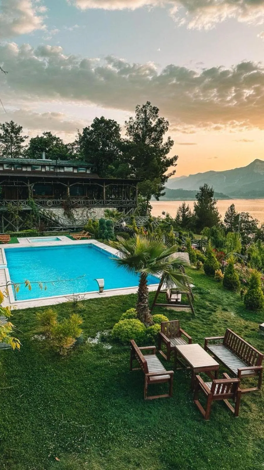 Day in Botanik Göl Evleri