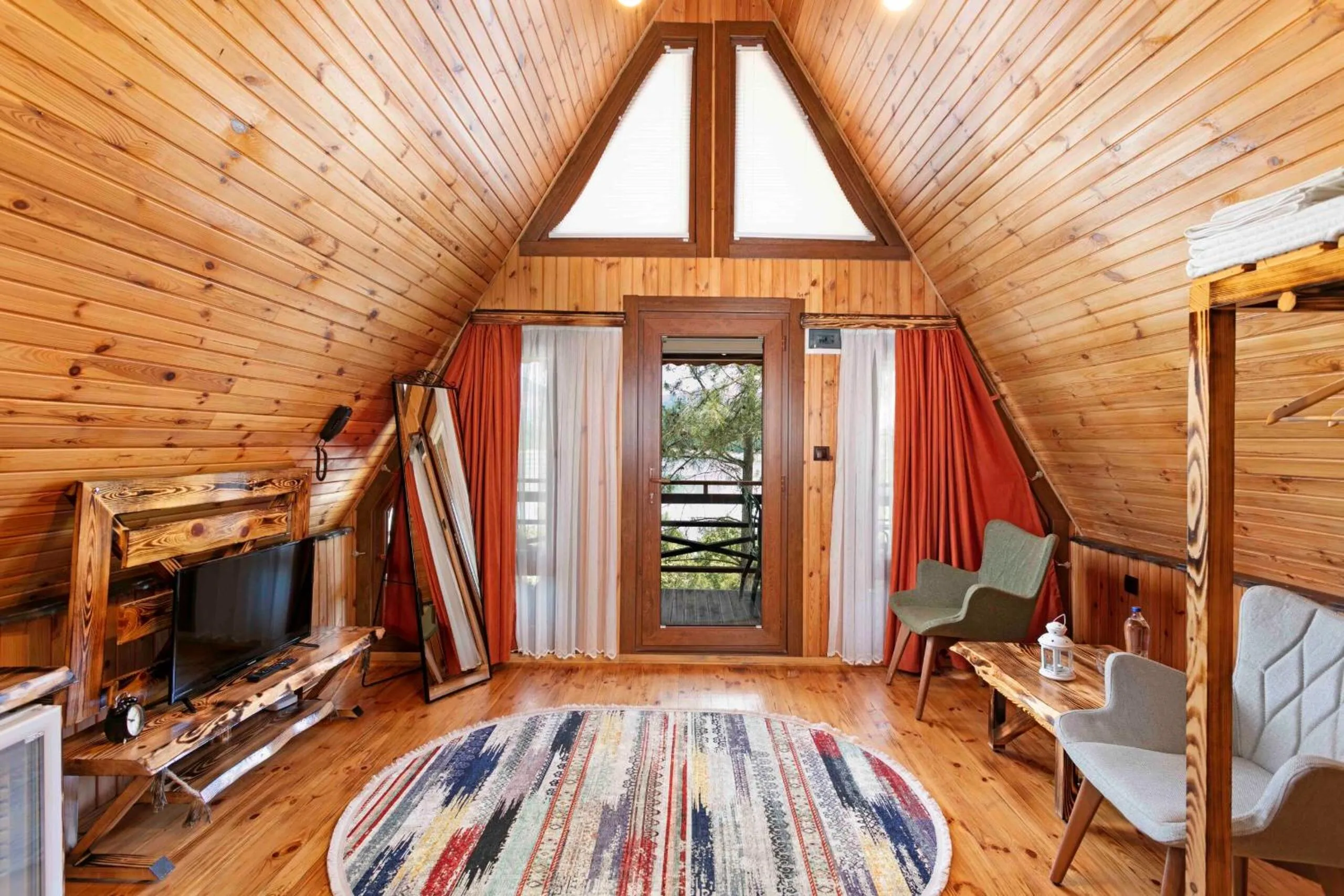 Photo of the whole room in Botanik Göl Evleri