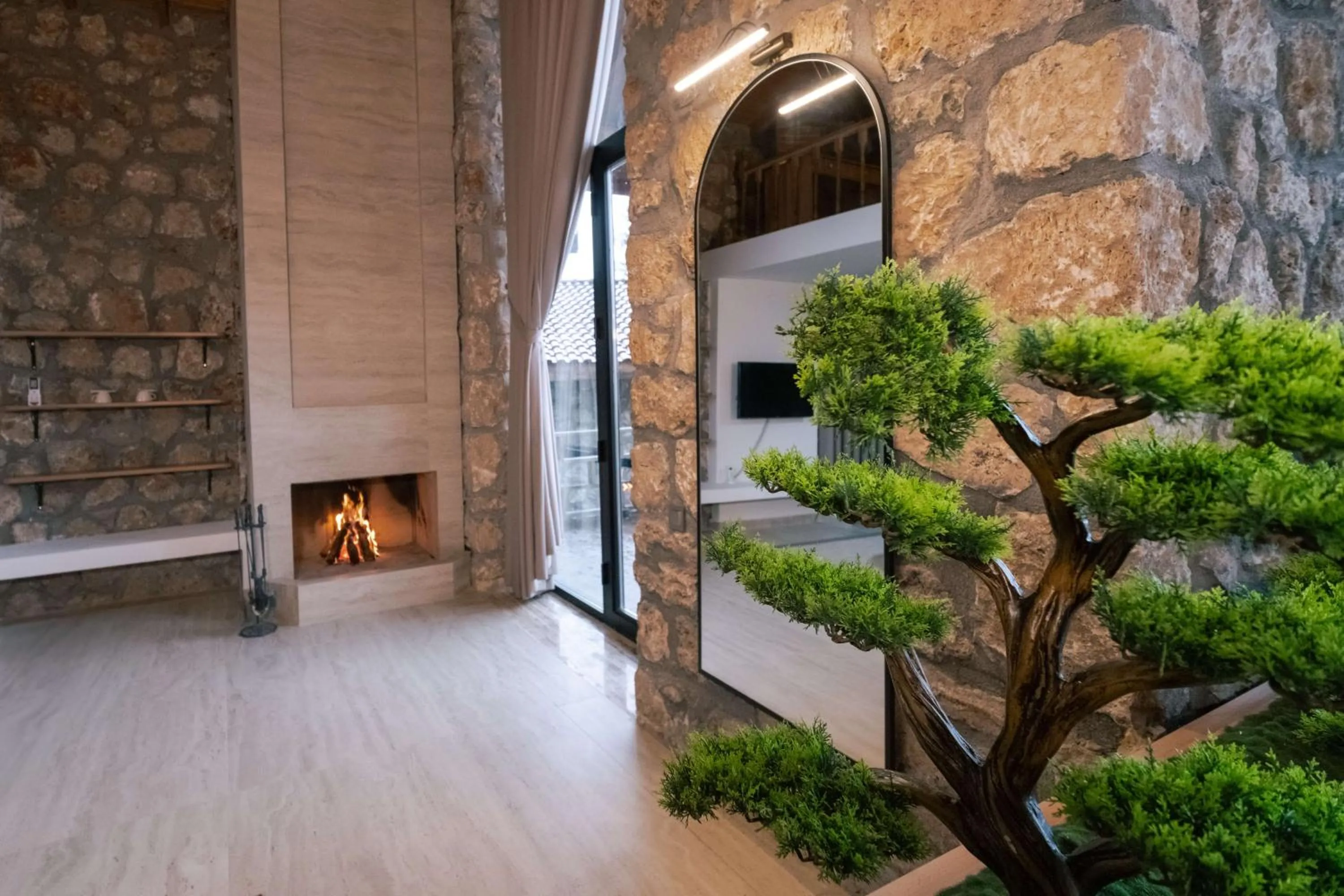 fireplace in Botanik Göl Evleri