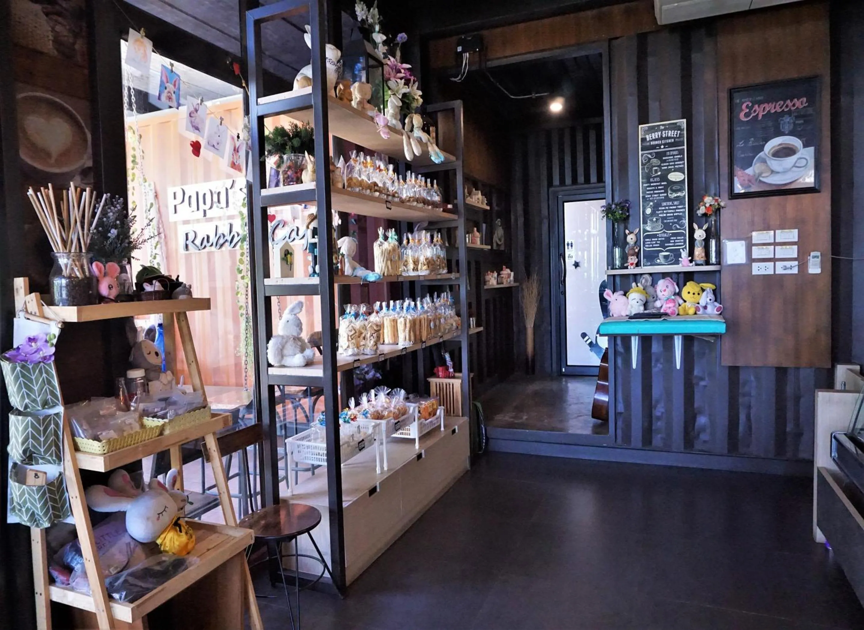 Shopping Area in Papa's Home And Rabbit Café