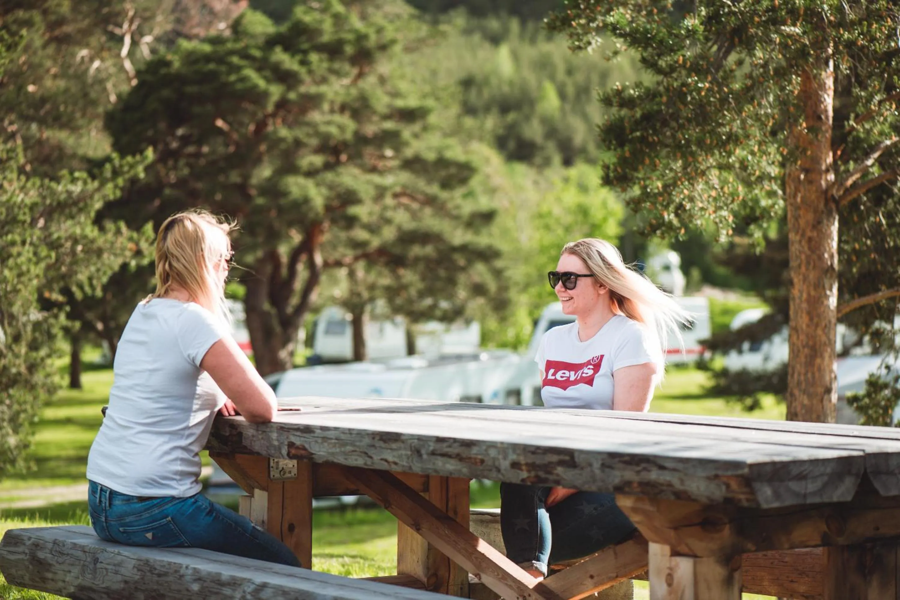 People in Toftemo Turiststasjon