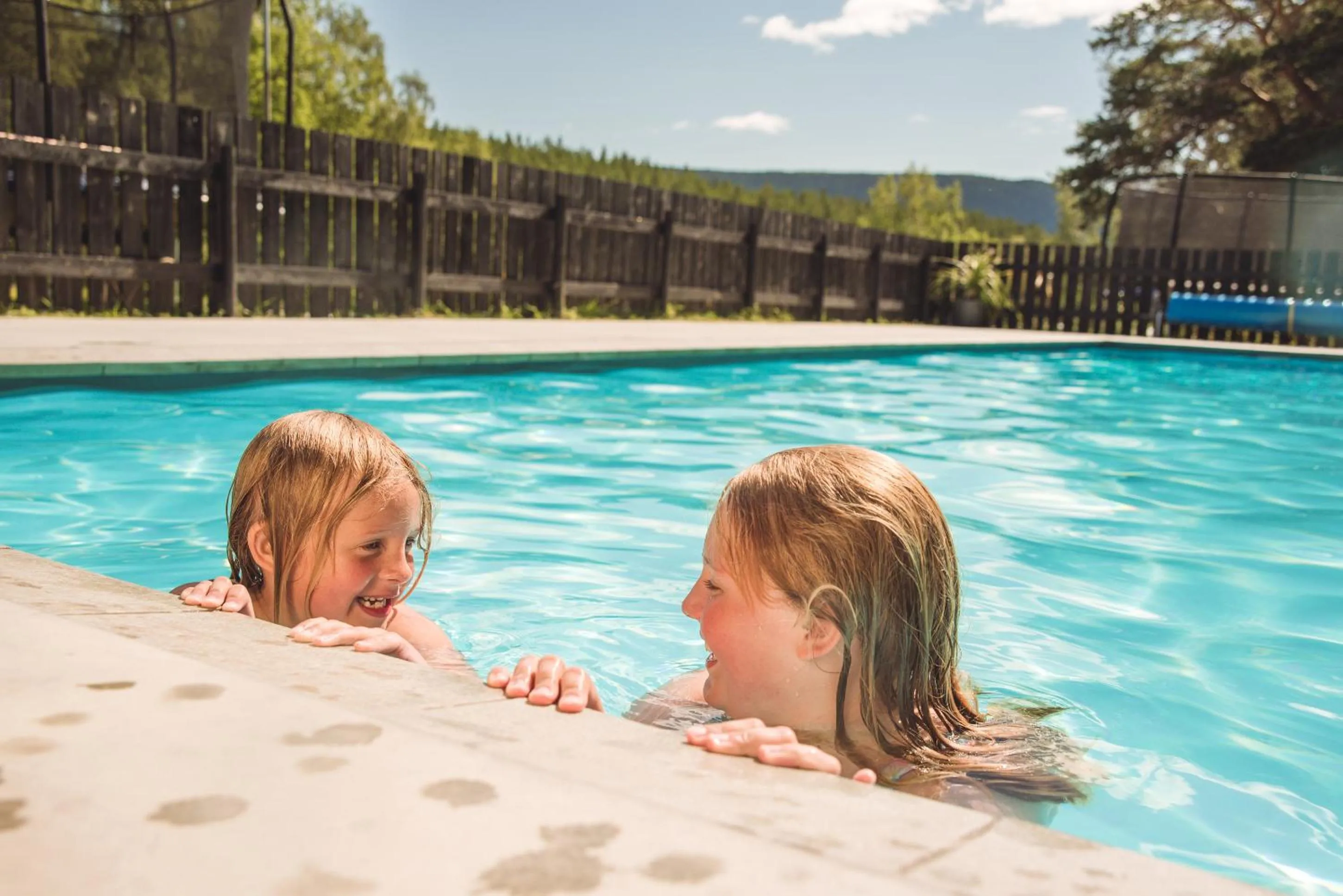 People in Toftemo Turiststasjon